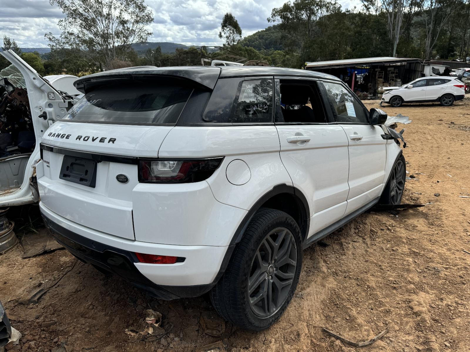 View LAND ROVER RANGEROVER EVOQUE 2016 5 Door Station Wagon Breaking