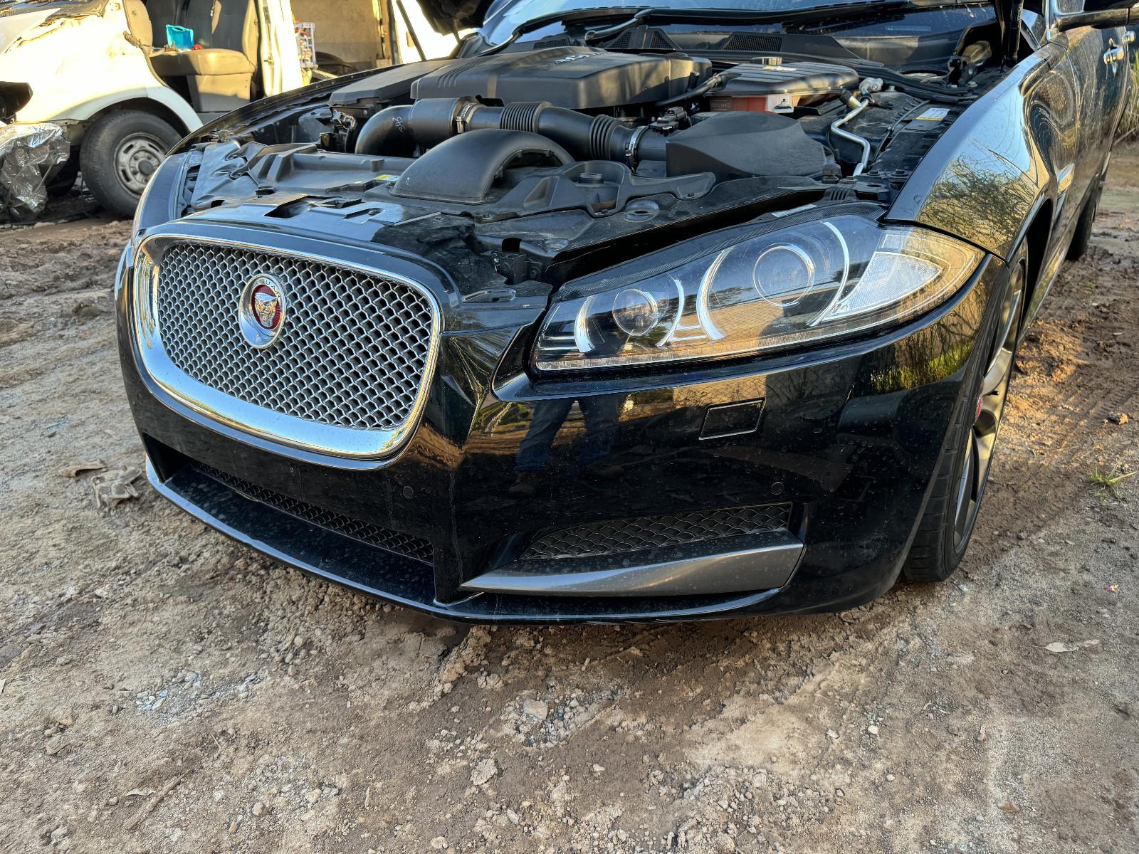 View JAGUAR XF 2015 4 Door Sedan Breaking