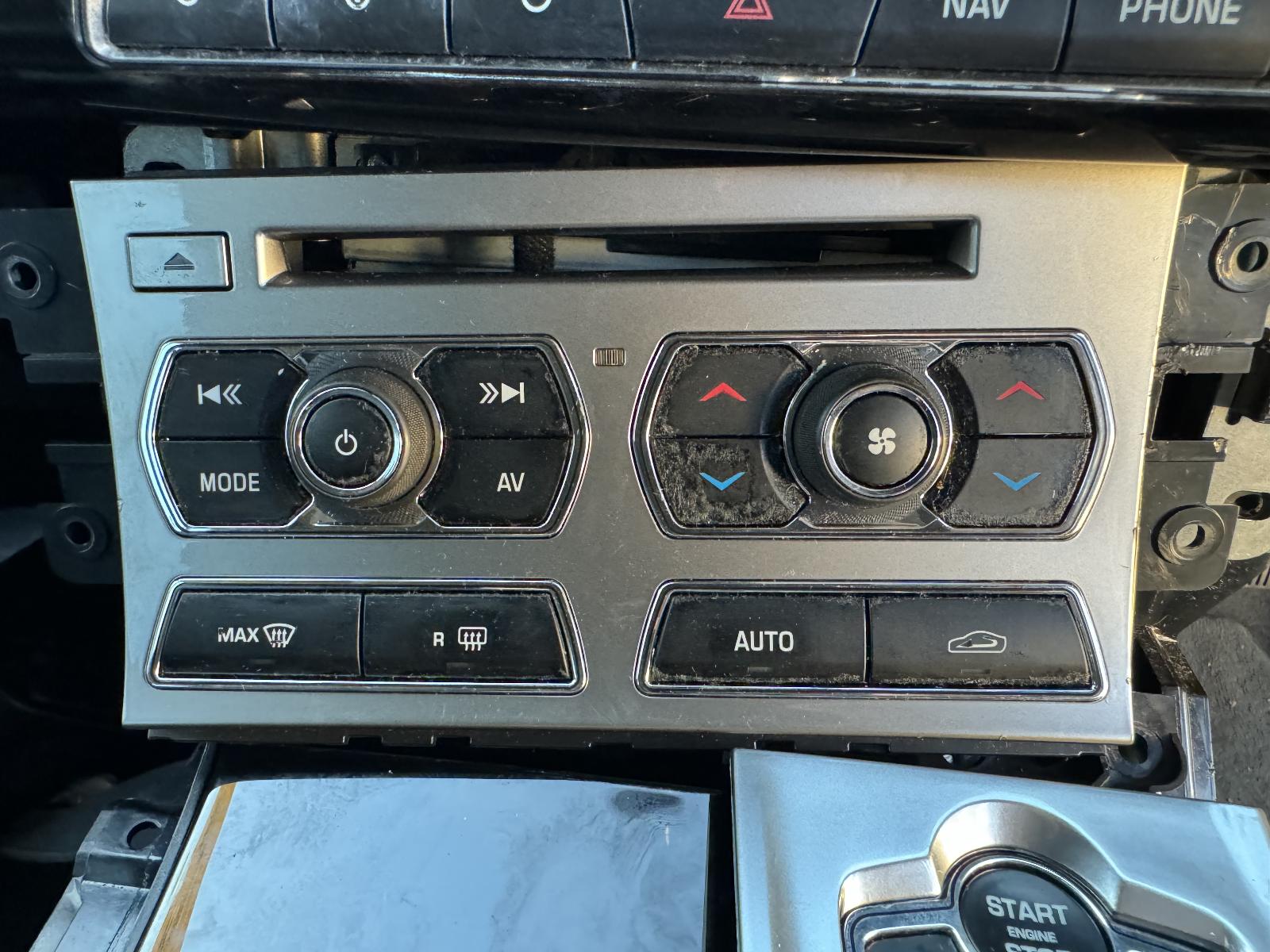 View JAGUAR XF 2015 4 Door Sedan Breaking