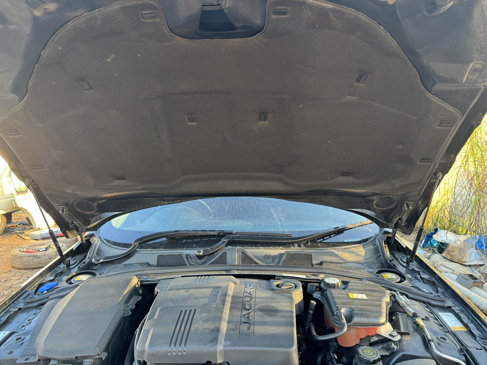 View JAGUAR XF 2015 4 Door Sedan Breaking