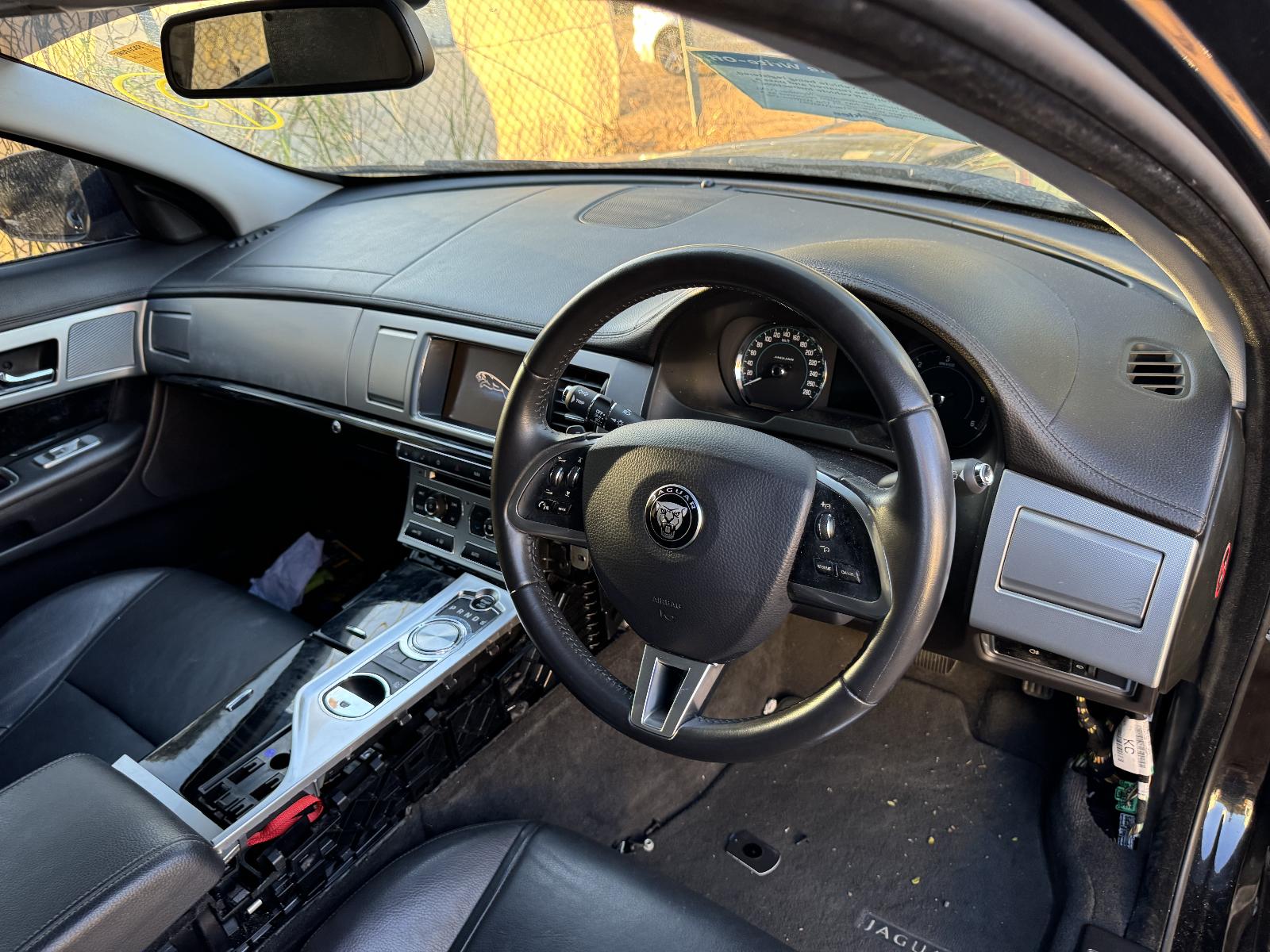 View JAGUAR XF 2015 4 Door Sedan Breaking
