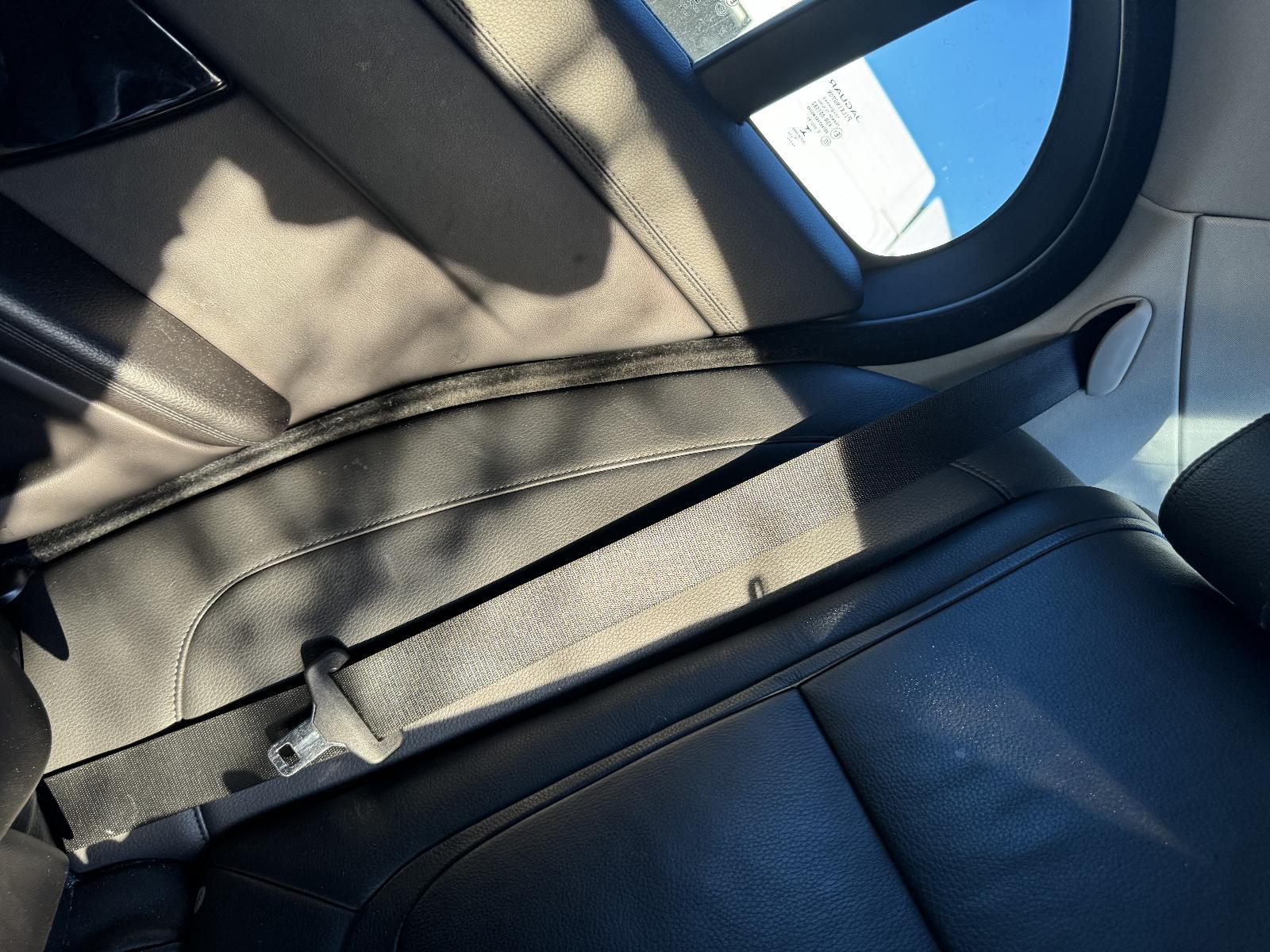 View JAGUAR XF 2015 4 Door Sedan Breaking