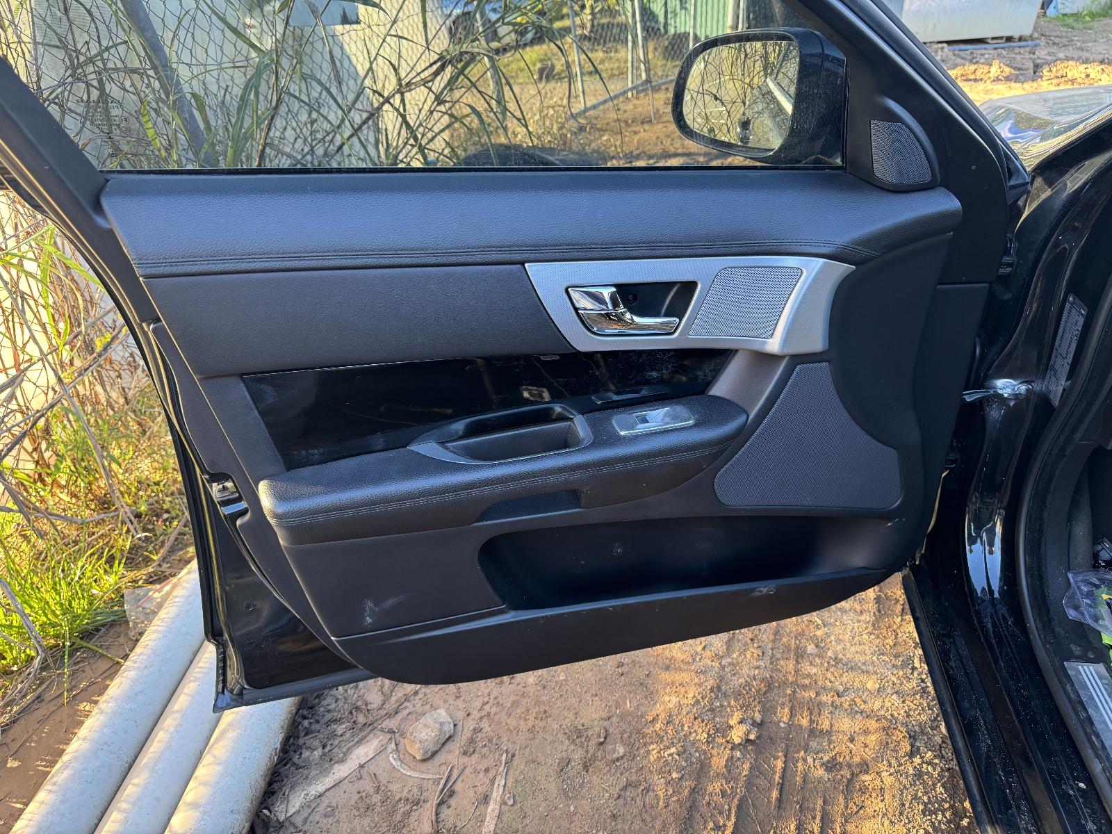 View JAGUAR XF 2015 4 Door Sedan Breaking