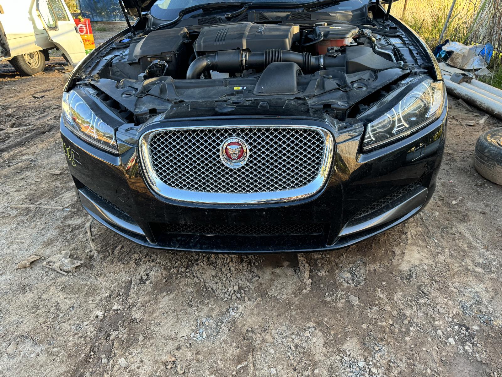View JAGUAR XF 2015 4 Door Sedan Breaking