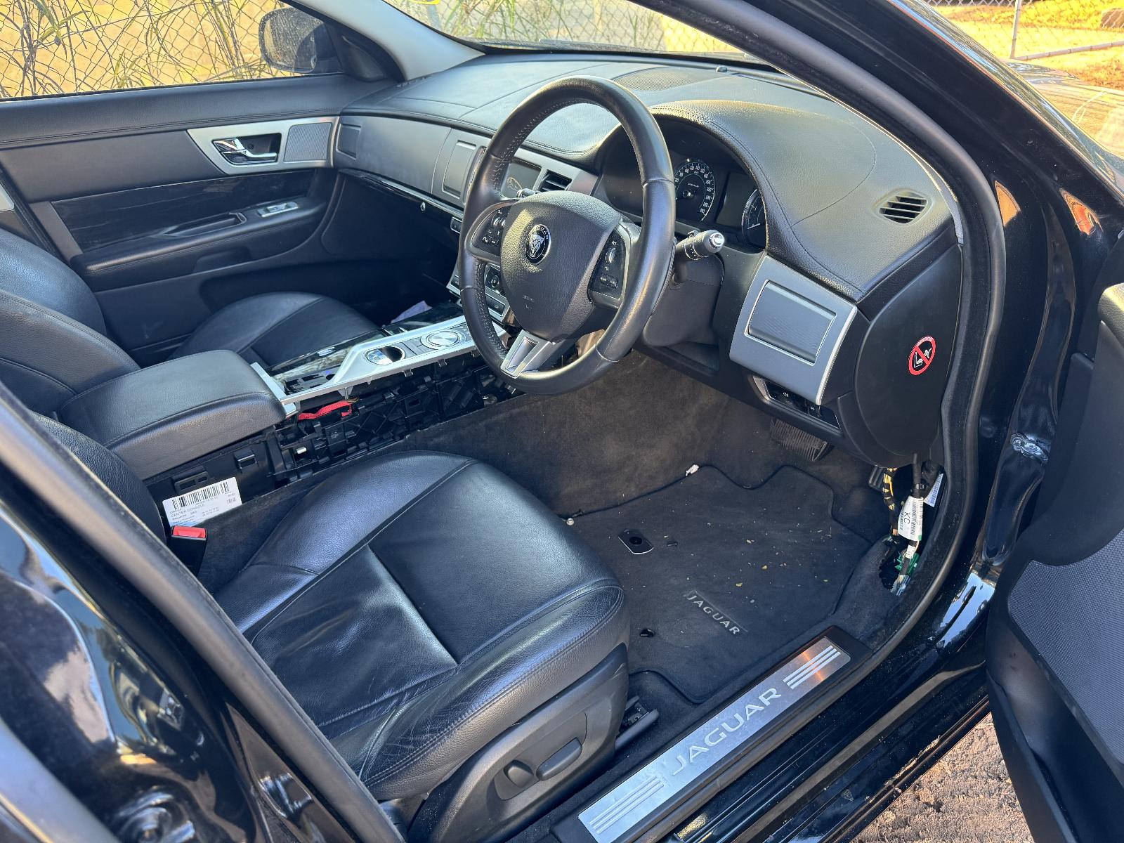 View JAGUAR XF 2015 4 Door Sedan Breaking