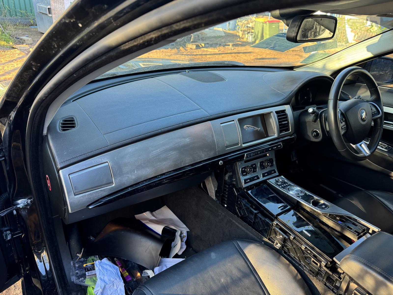 View JAGUAR XF 2015 4 Door Sedan Breaking