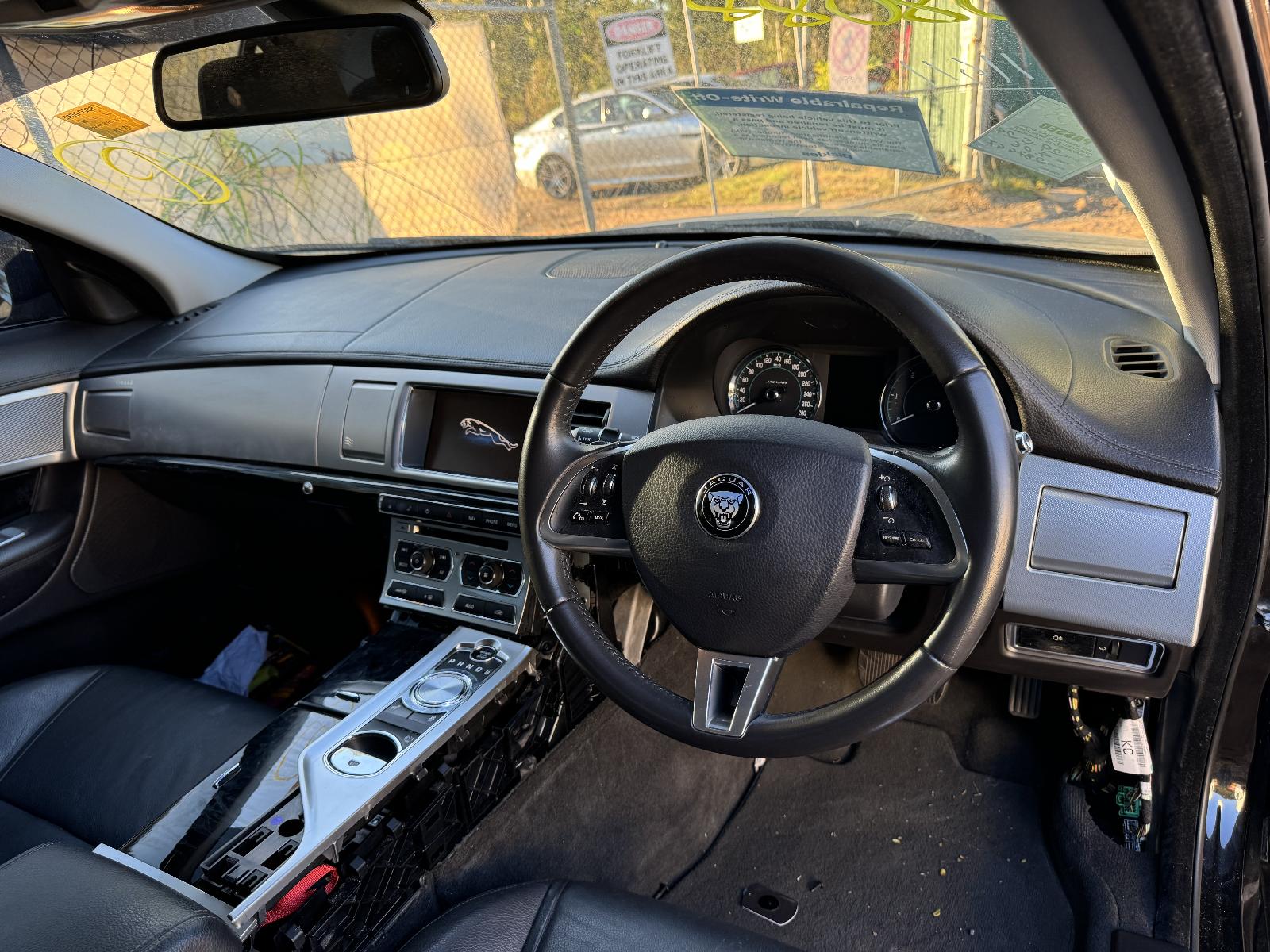 View JAGUAR XF 2015 4 Door Sedan Breaking