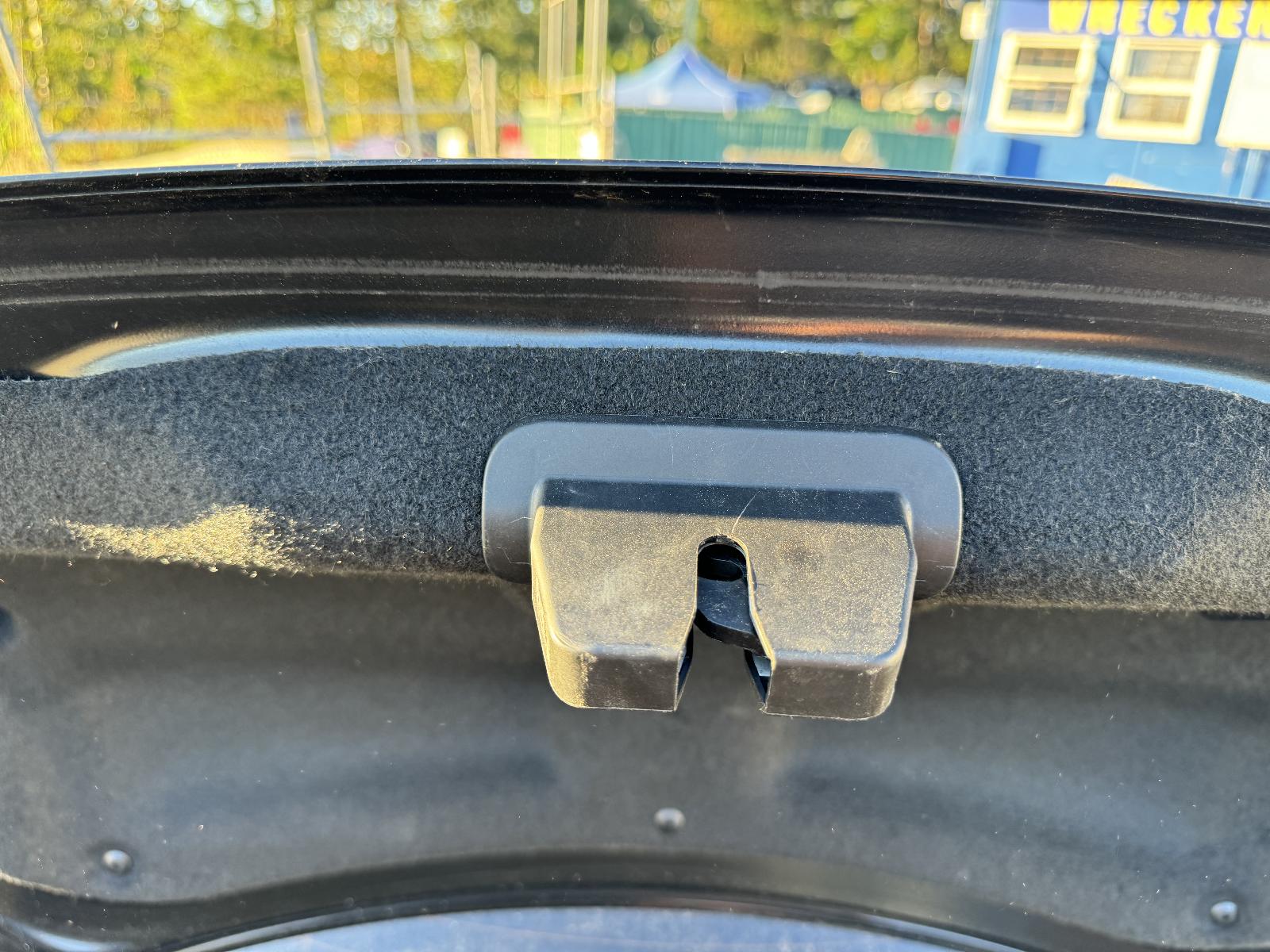 View JAGUAR XF 2015 4 Door Sedan Breaking