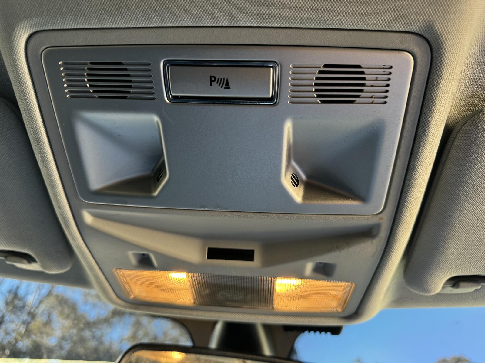 View JAGUAR XF 2015 4 Door Sedan Breaking