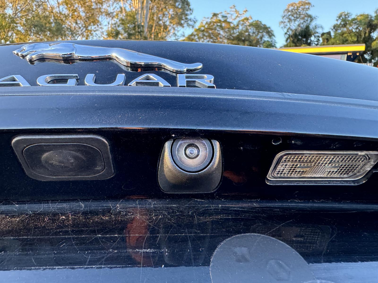 View JAGUAR XF 2015 4 Door Sedan Breaking