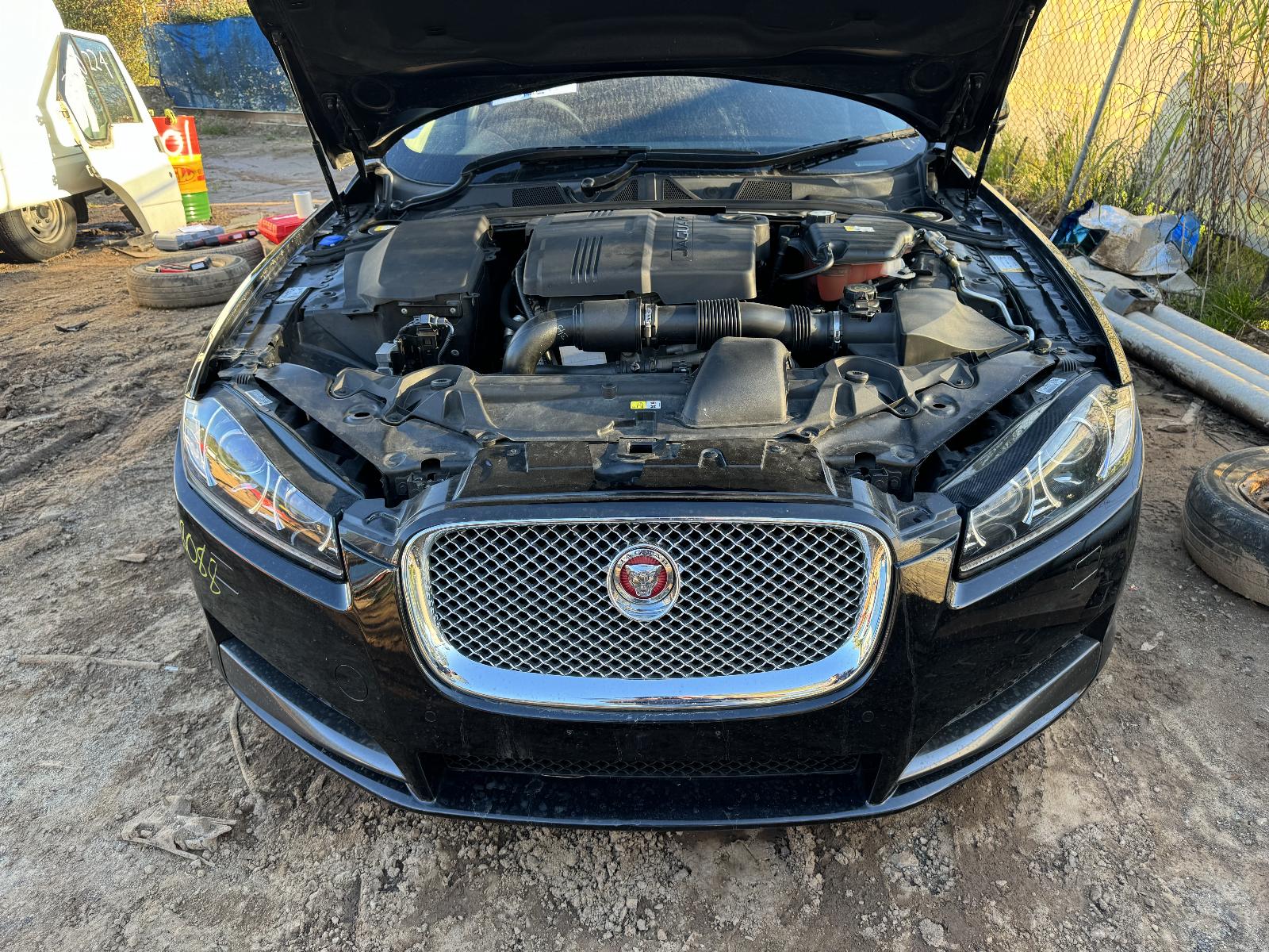 View JAGUAR XF 2015 4 Door Sedan Breaking