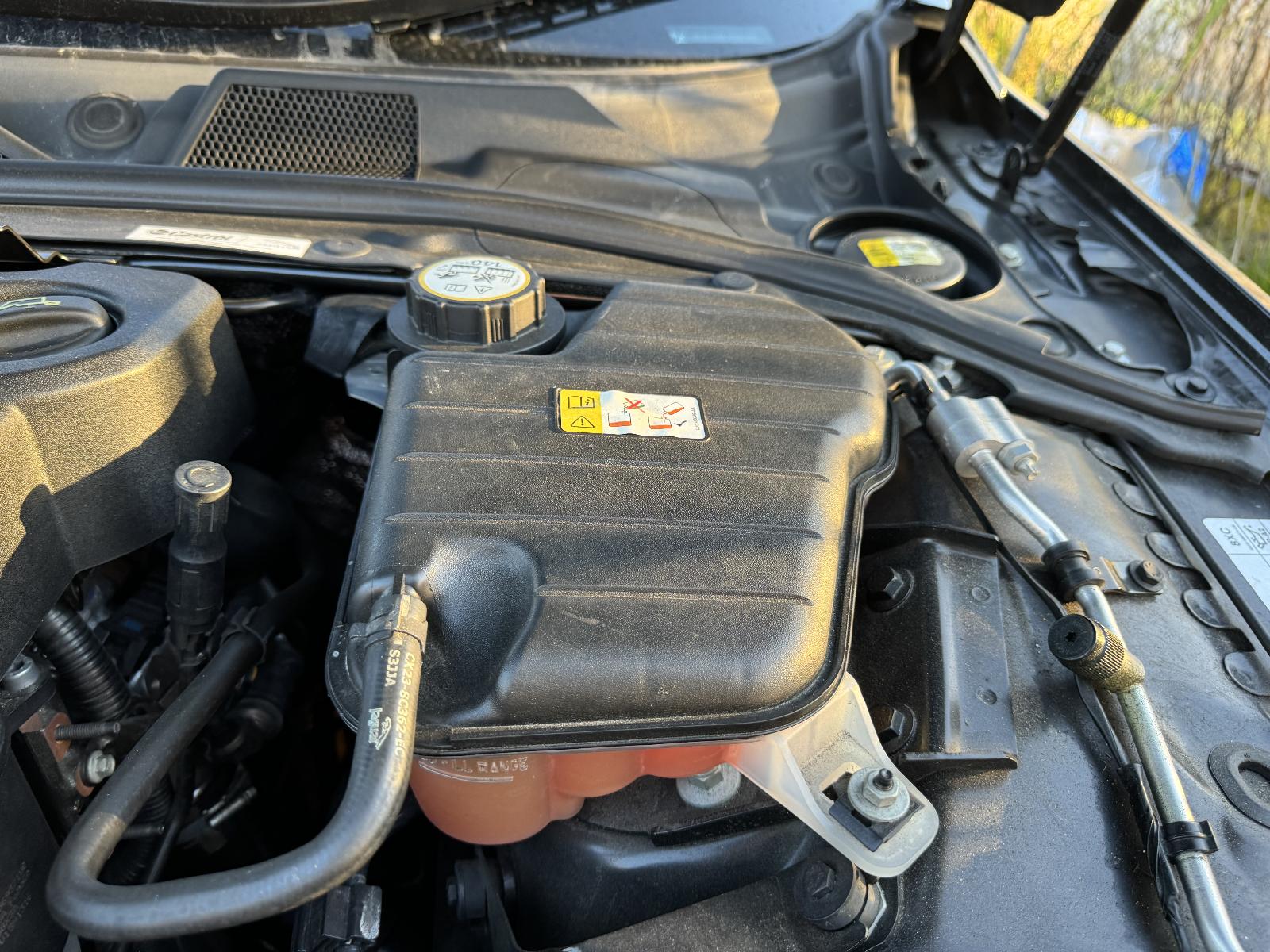 View JAGUAR XF 2015 4 Door Sedan Breaking
