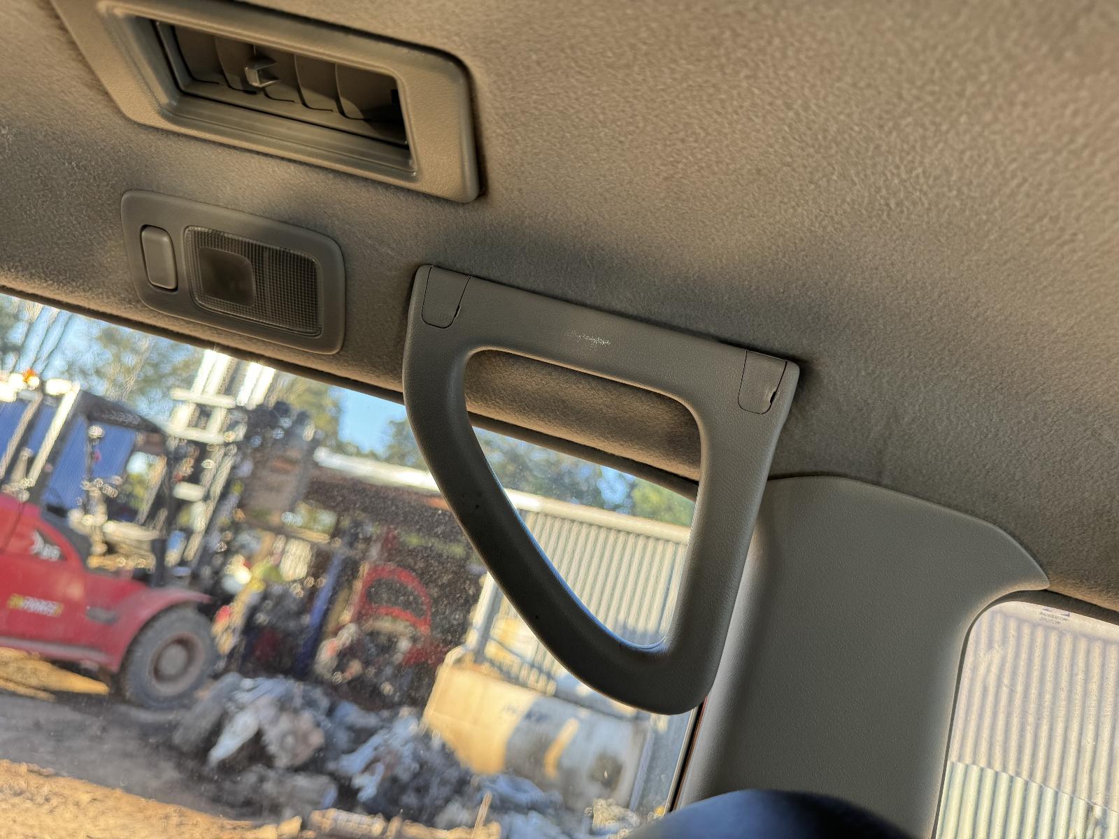 View MITSUBISHI PAJERO 2003 5 Door Station Wagon Breaking