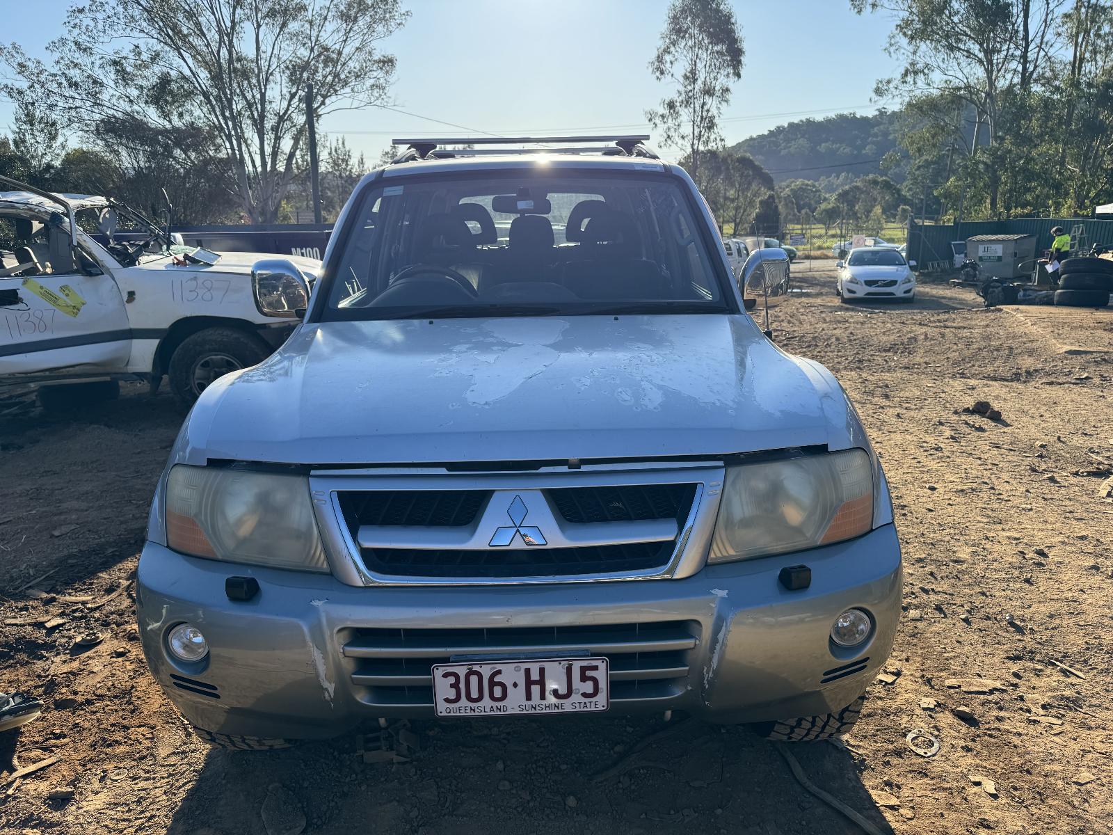View MITSUBISHI PAJERO 2003 5 Door Station Wagon Breaking