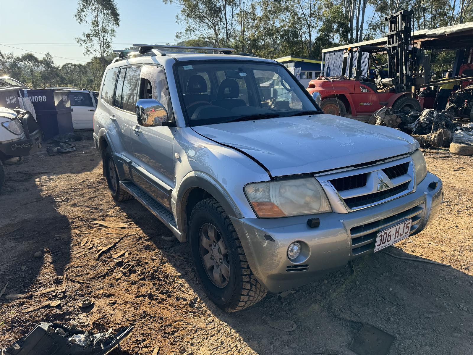 View MITSUBISHI PAJERO 2003 5 Door Station Wagon Breaking