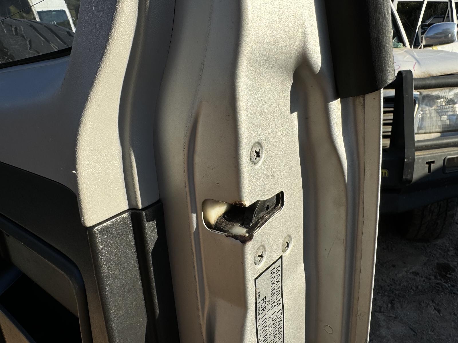 View MITSUBISHI PAJERO 2003 5 Door Station Wagon Breaking