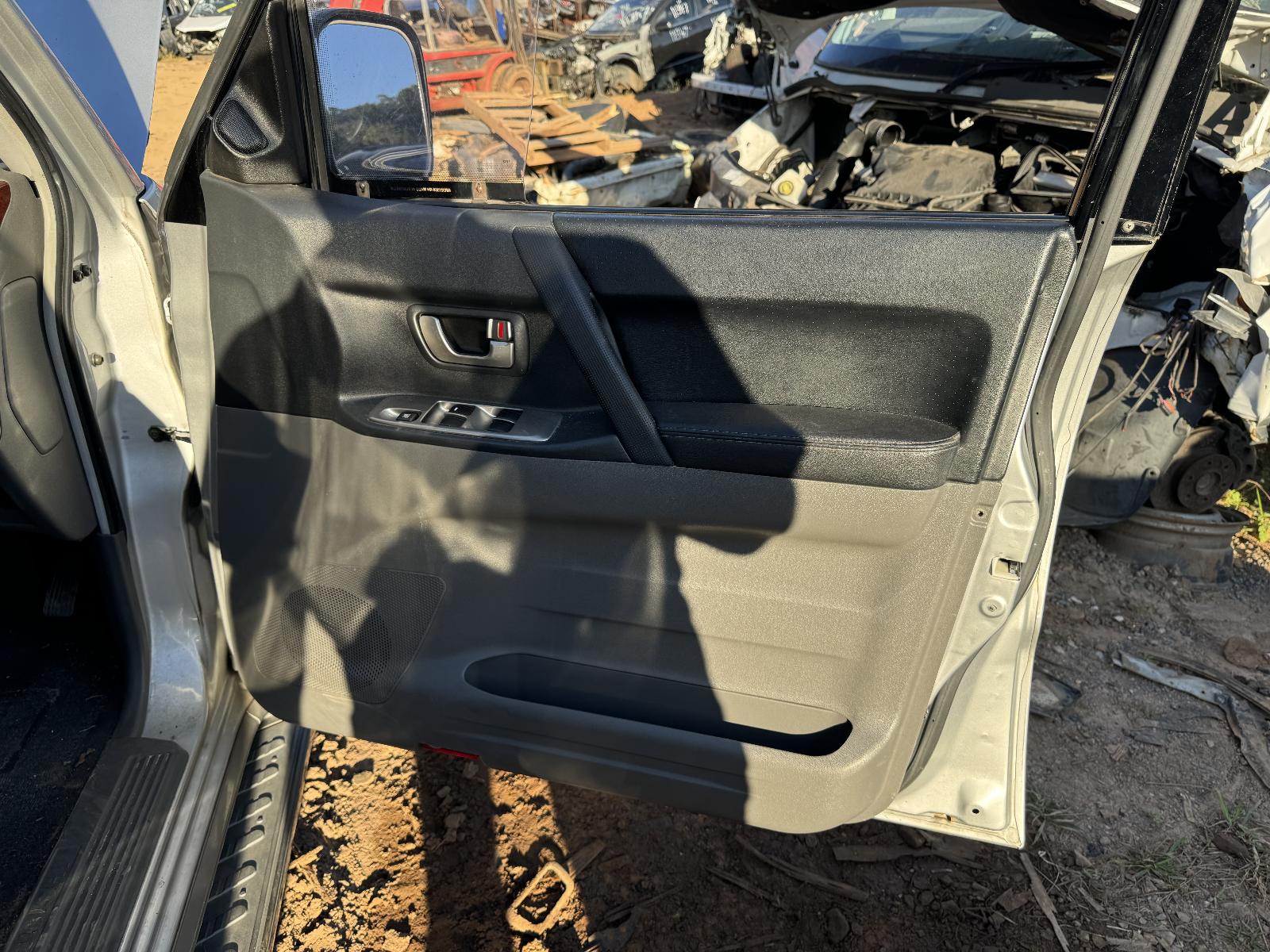View MITSUBISHI PAJERO 2003 5 Door Station Wagon Breaking