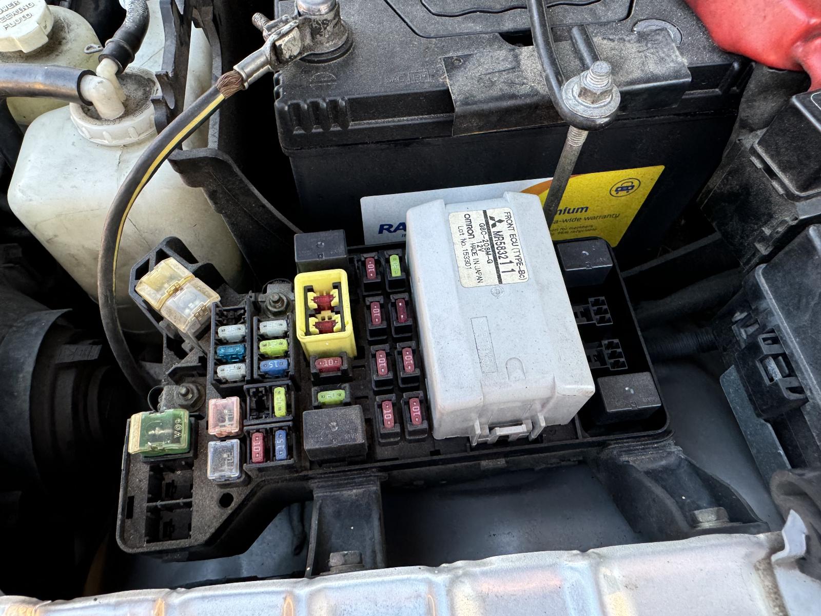 View MITSUBISHI PAJERO 2003 5 Door Station Wagon Breaking