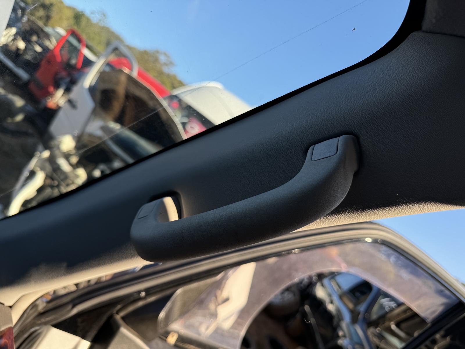 View MITSUBISHI PAJERO 2003 5 Door Station Wagon Breaking