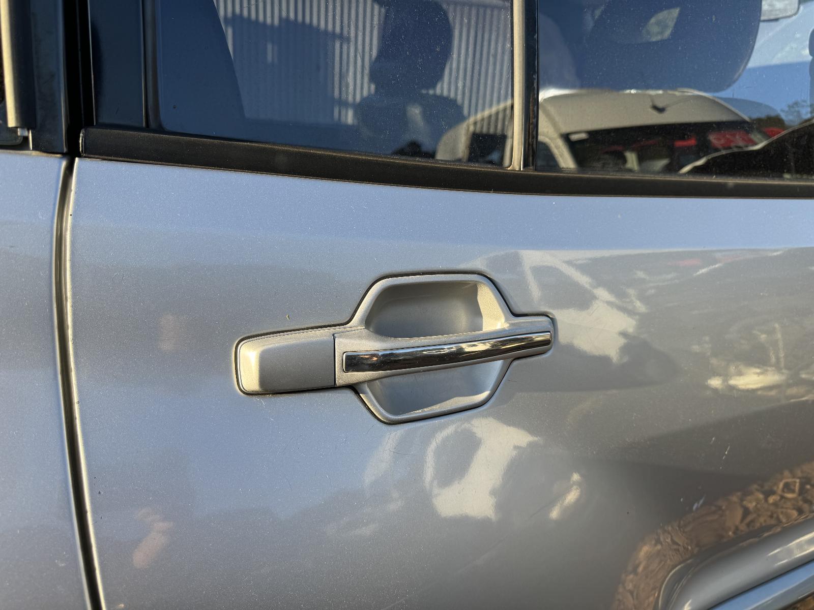View MITSUBISHI PAJERO 2003 5 Door Station Wagon Breaking