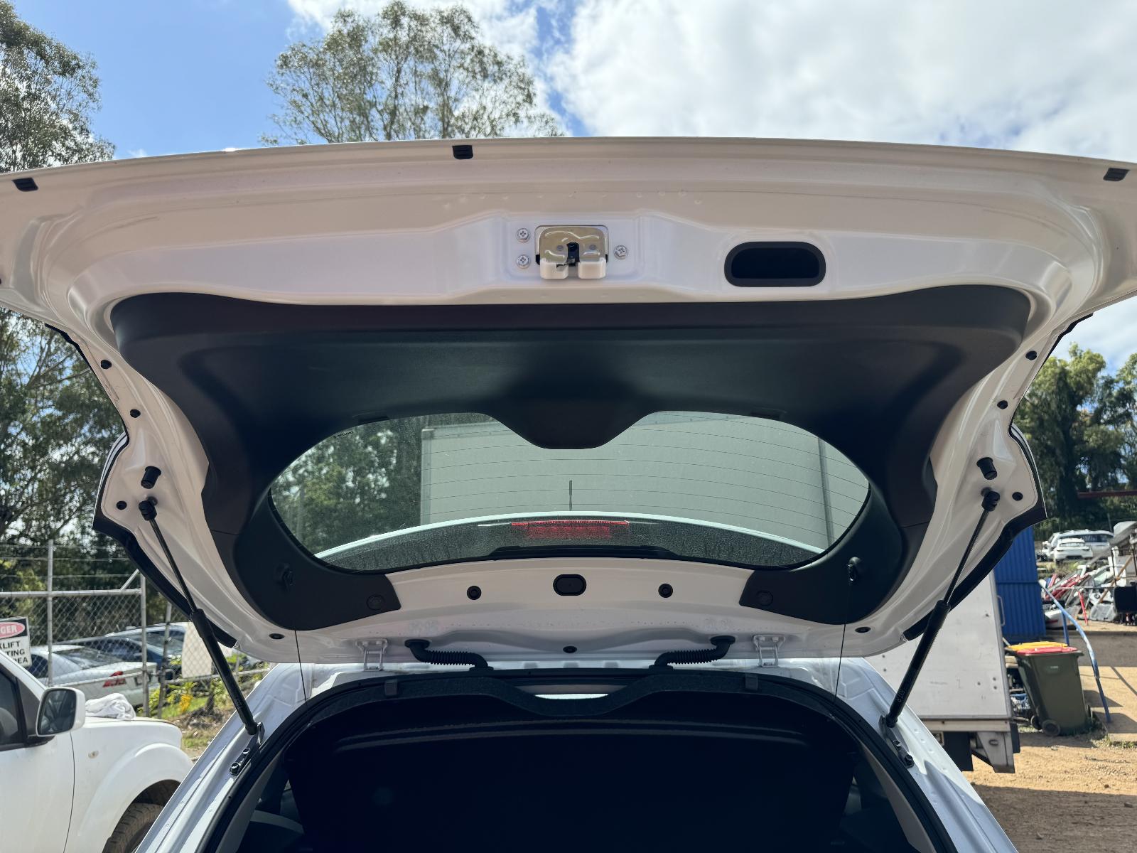 View SUZUKI S-CROSS 2023 5 Door Hatchback Breaking