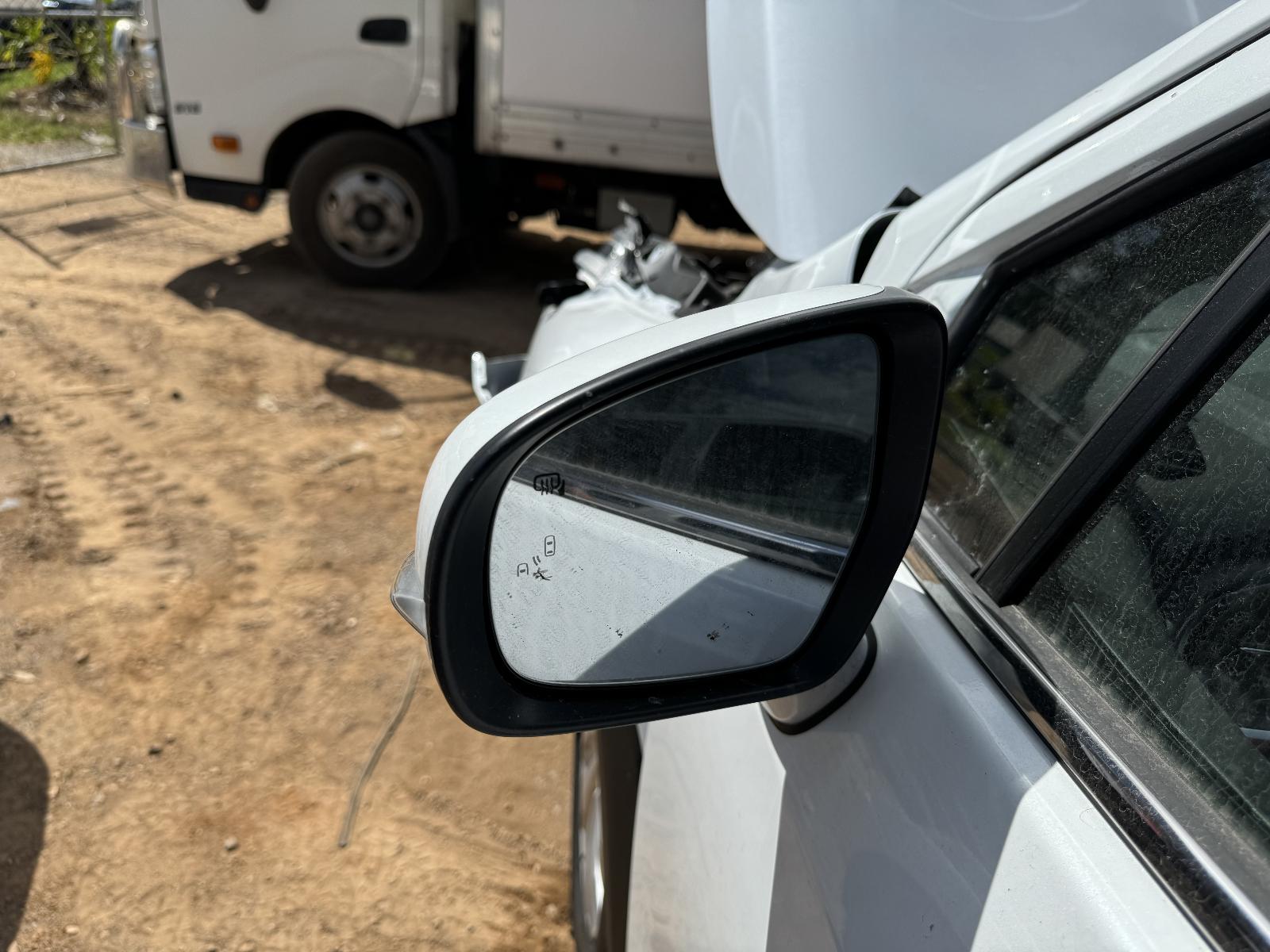 View SUZUKI S-CROSS 2023 5 Door Hatchback Breaking