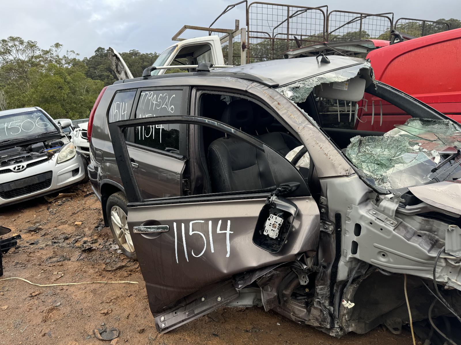 View Auto part Headrest Nissan Xtrail 2013