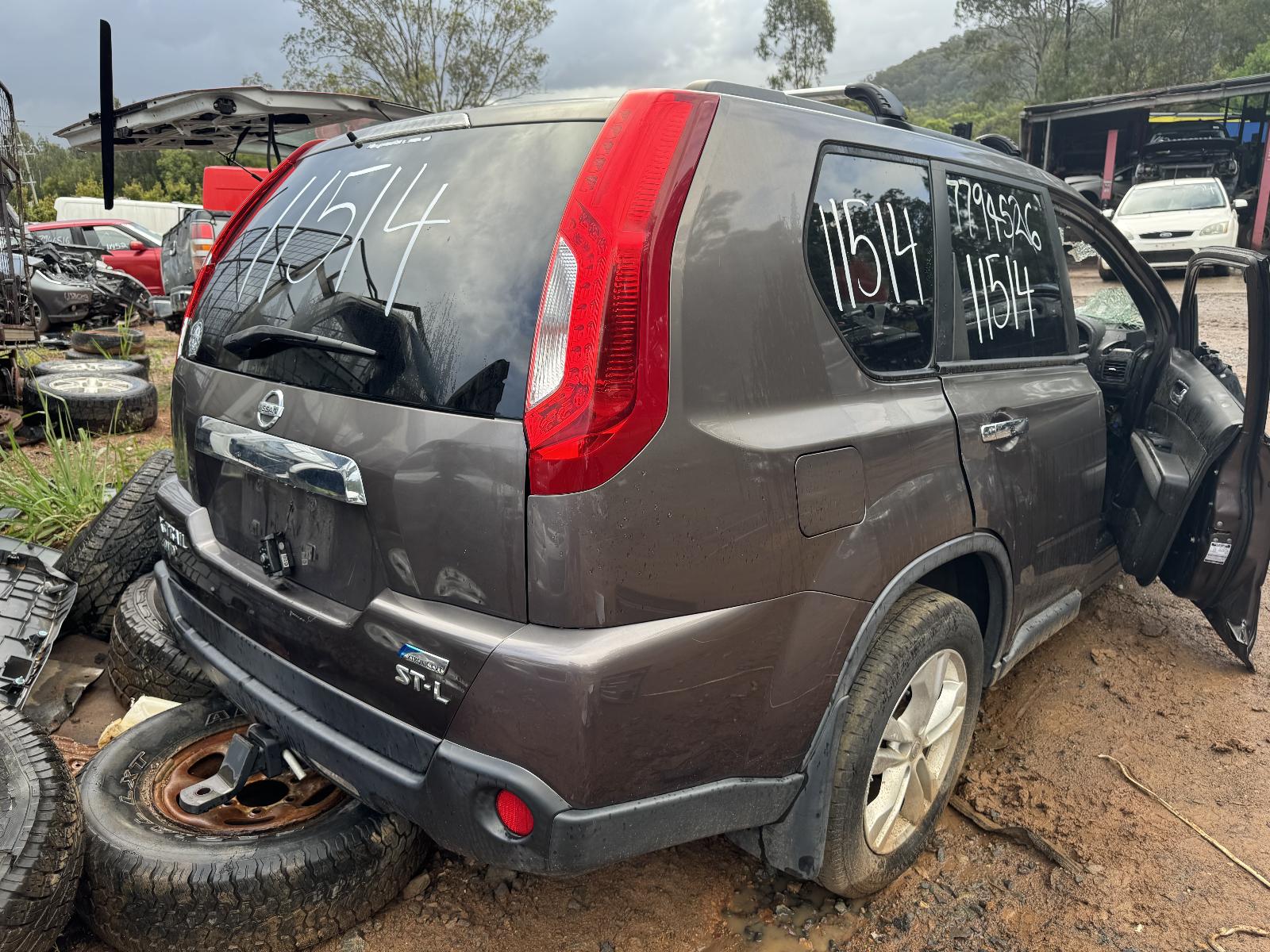 View Auto part Headrest Nissan Xtrail 2013