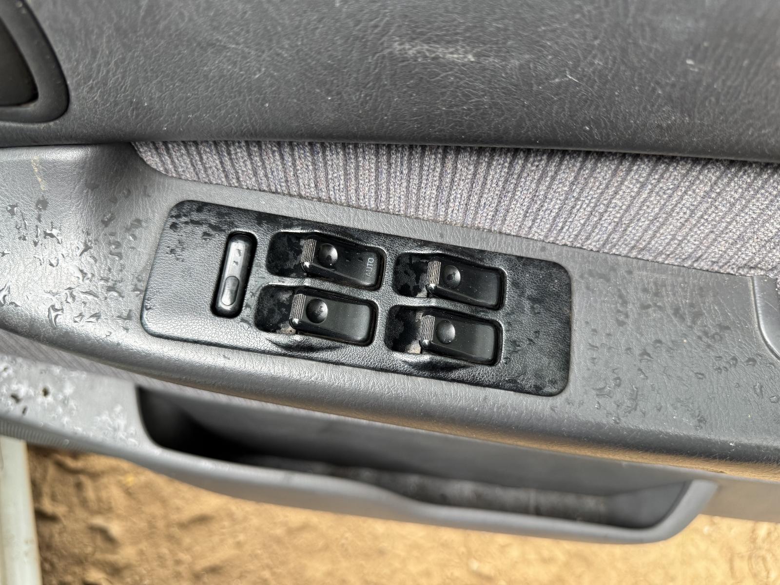 View MAZDA BRAVO 2001 4 Door Utility Breaking