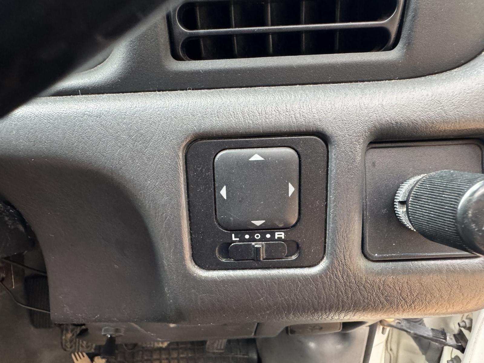 View MAZDA BRAVO 2001 4 Door Utility Breaking