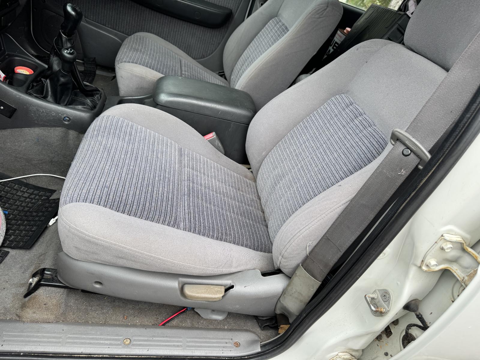 View MAZDA BRAVO 2001 4 Door Utility Breaking