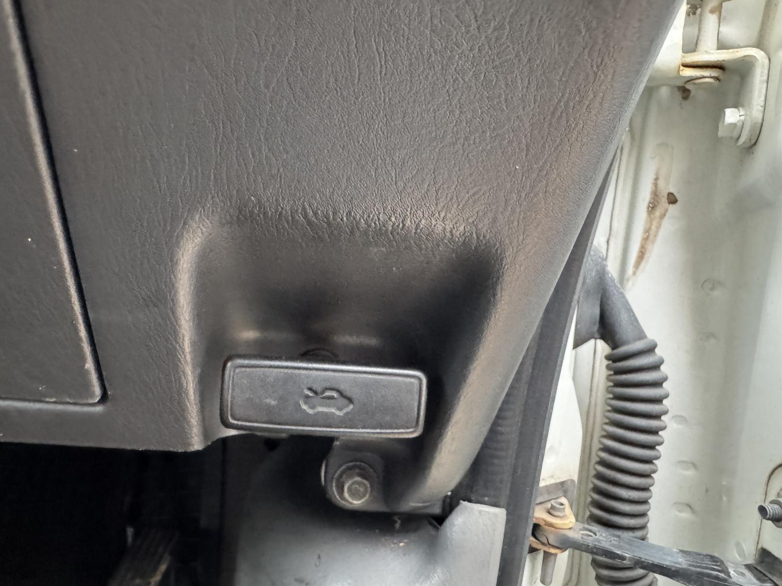 View MAZDA BRAVO 2001 4 Door Utility Breaking