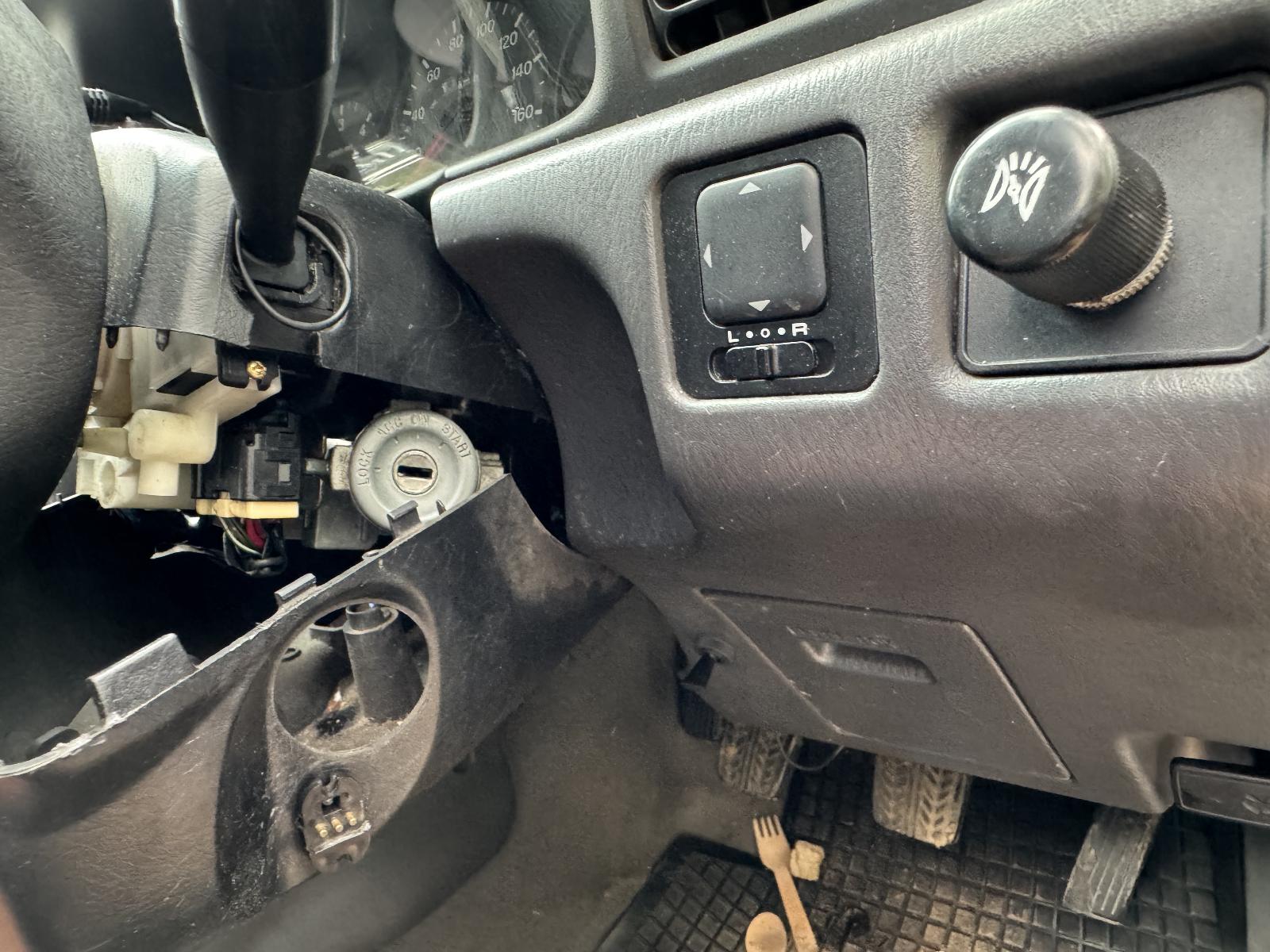 View MAZDA BRAVO 2001 4 Door Utility Breaking