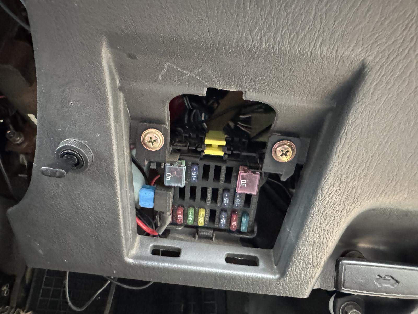 View MAZDA BRAVO 2001 4 Door Utility Breaking