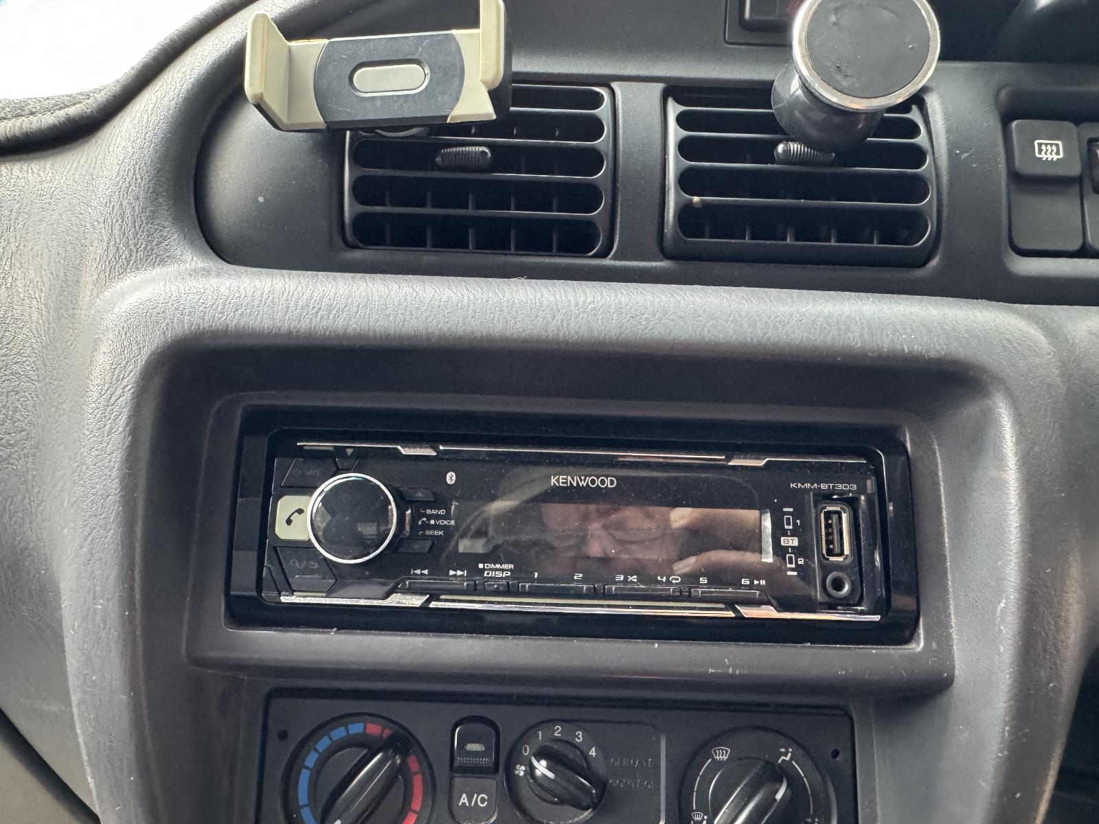 View MAZDA BRAVO 2001 4 Door Utility Breaking