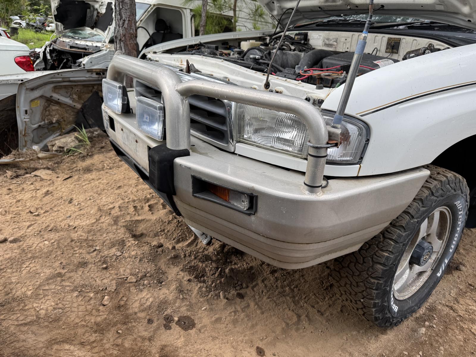 View MAZDA BRAVO 2001 4 Door Utility Breaking