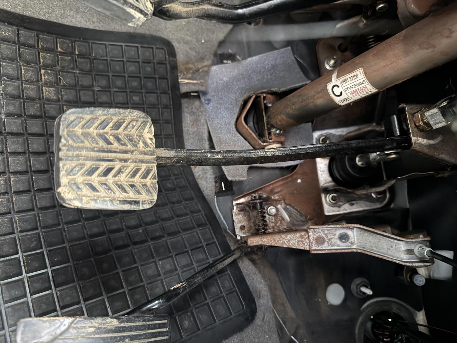 View MAZDA BRAVO 2001 4 Door Utility Breaking