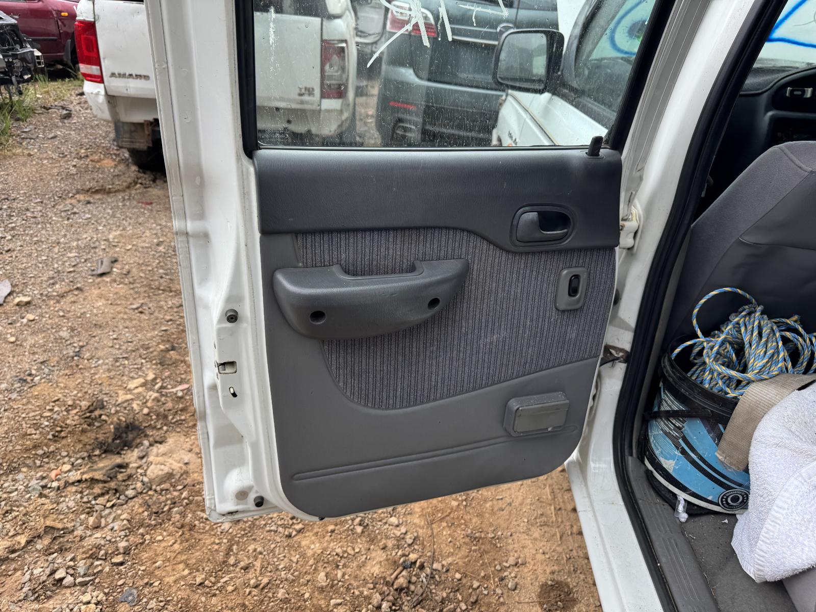 View MAZDA BRAVO 2001 4 Door Utility Breaking
