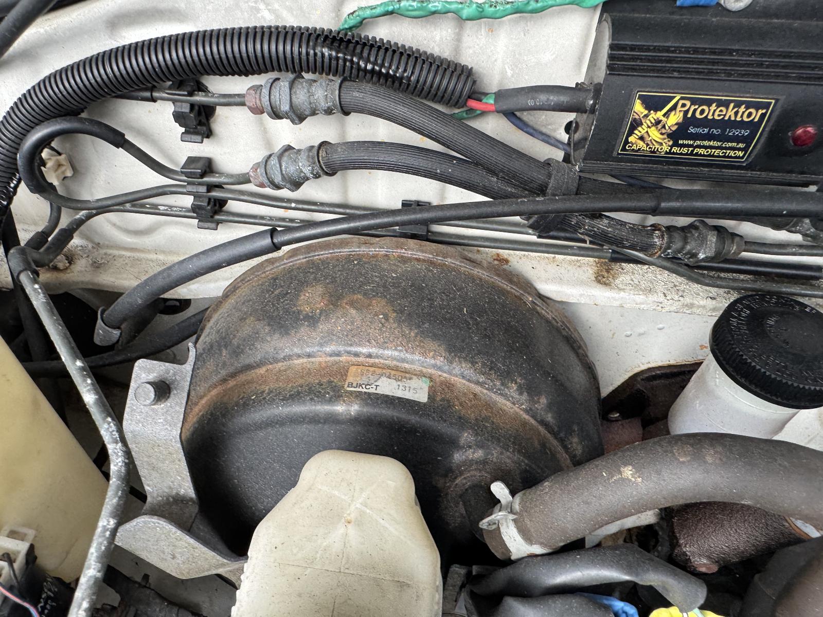 View MAZDA BRAVO 2001 4 Door Utility Breaking