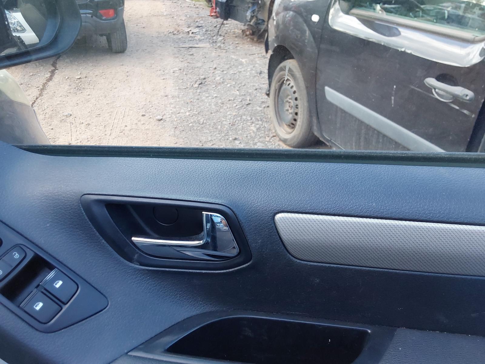 View LDV G10 2021 5 Door Station Wagon Breaking