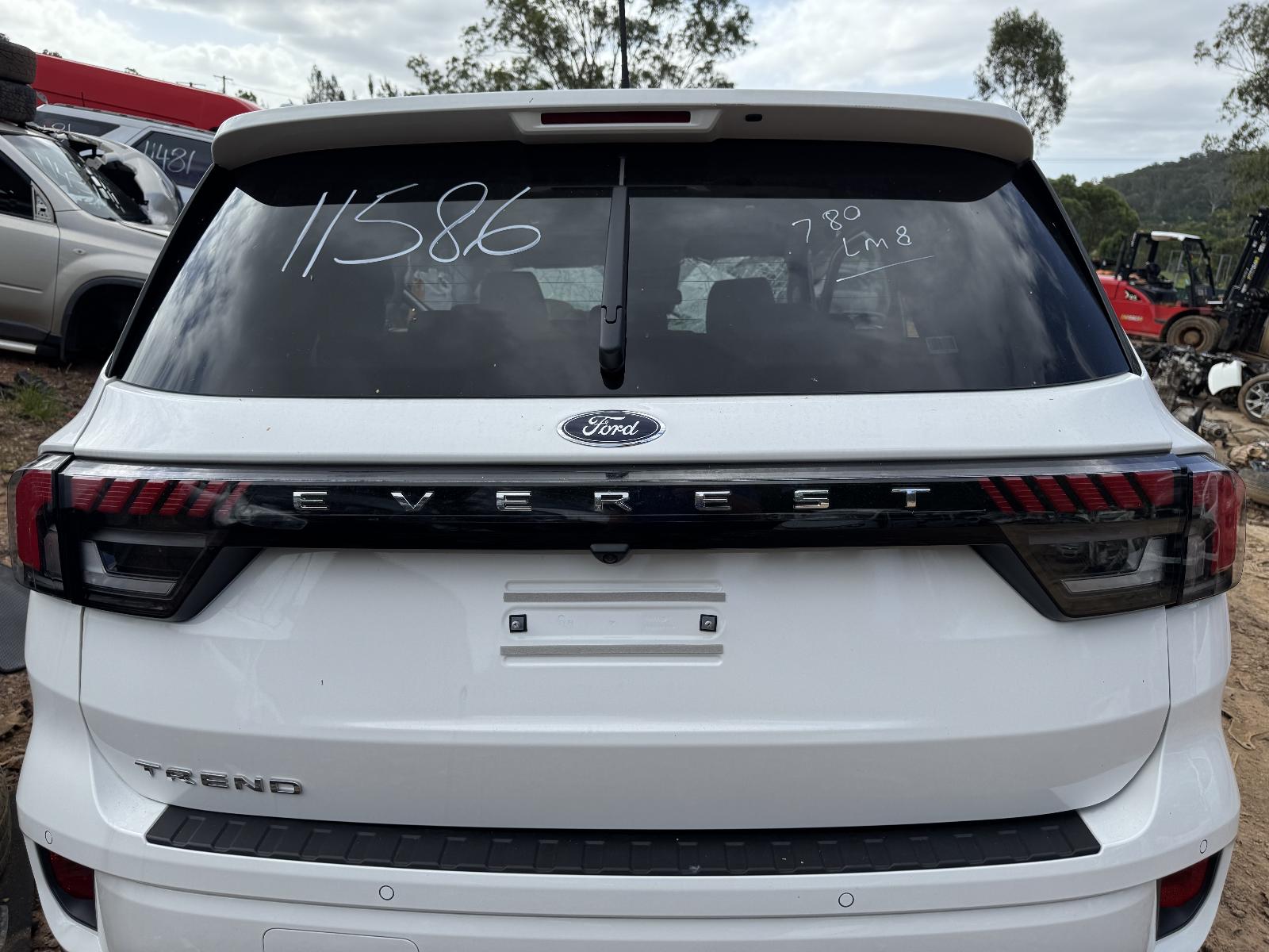 View FORD EVEREST 2024 5 Door Station Wagon Breaking