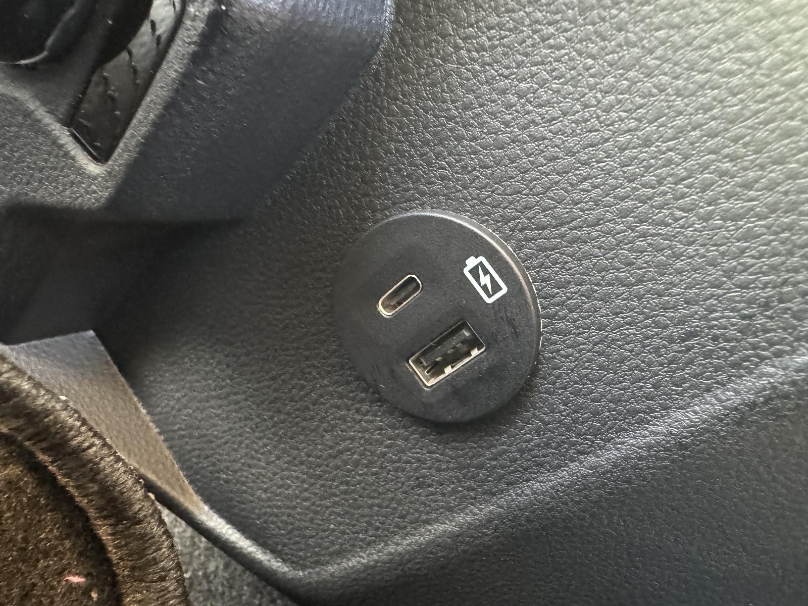 View FORD EVEREST 2024 5 Door Station Wagon Breaking