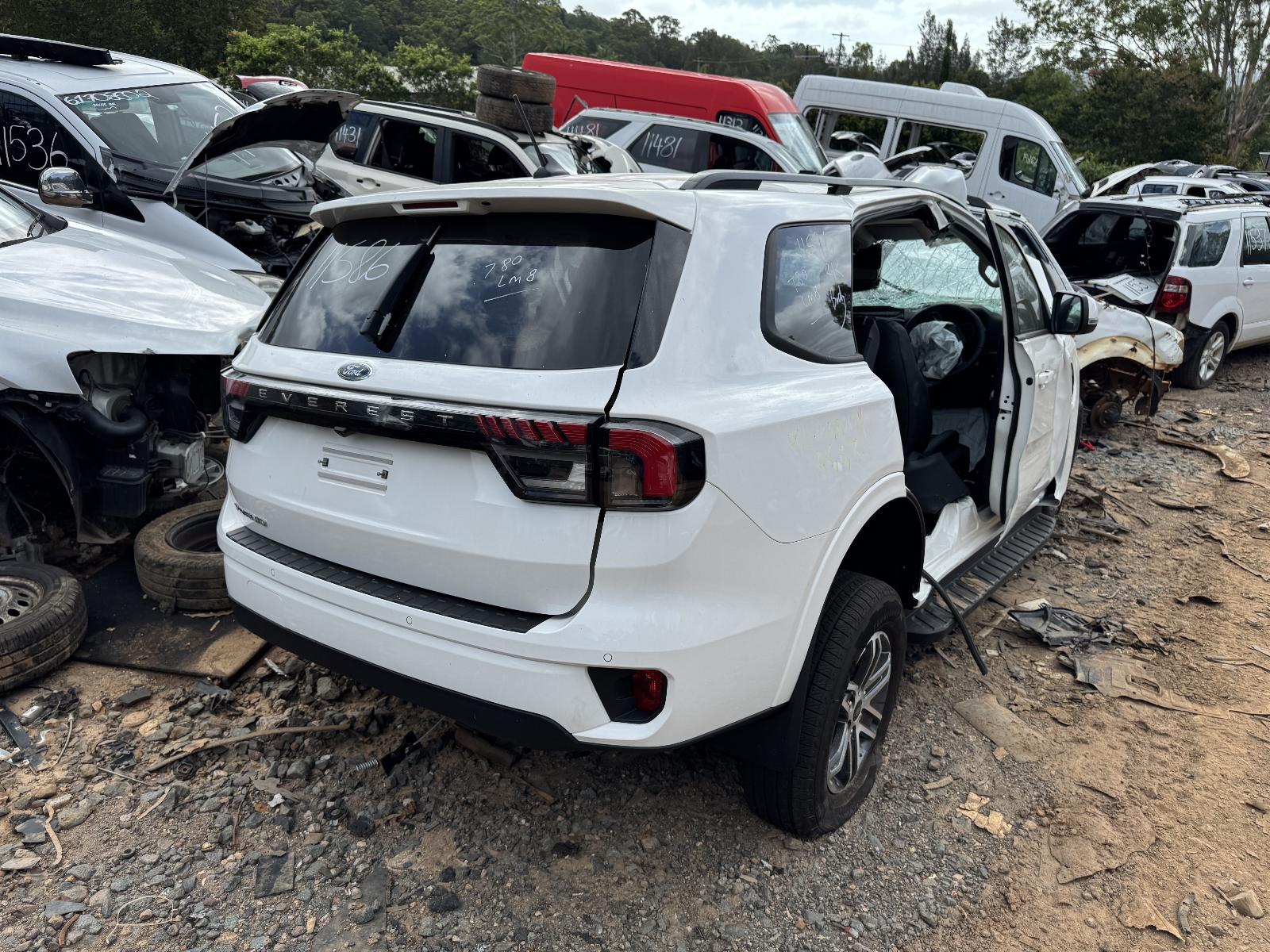 View FORD EVEREST 2024 5 Door Station Wagon Breaking