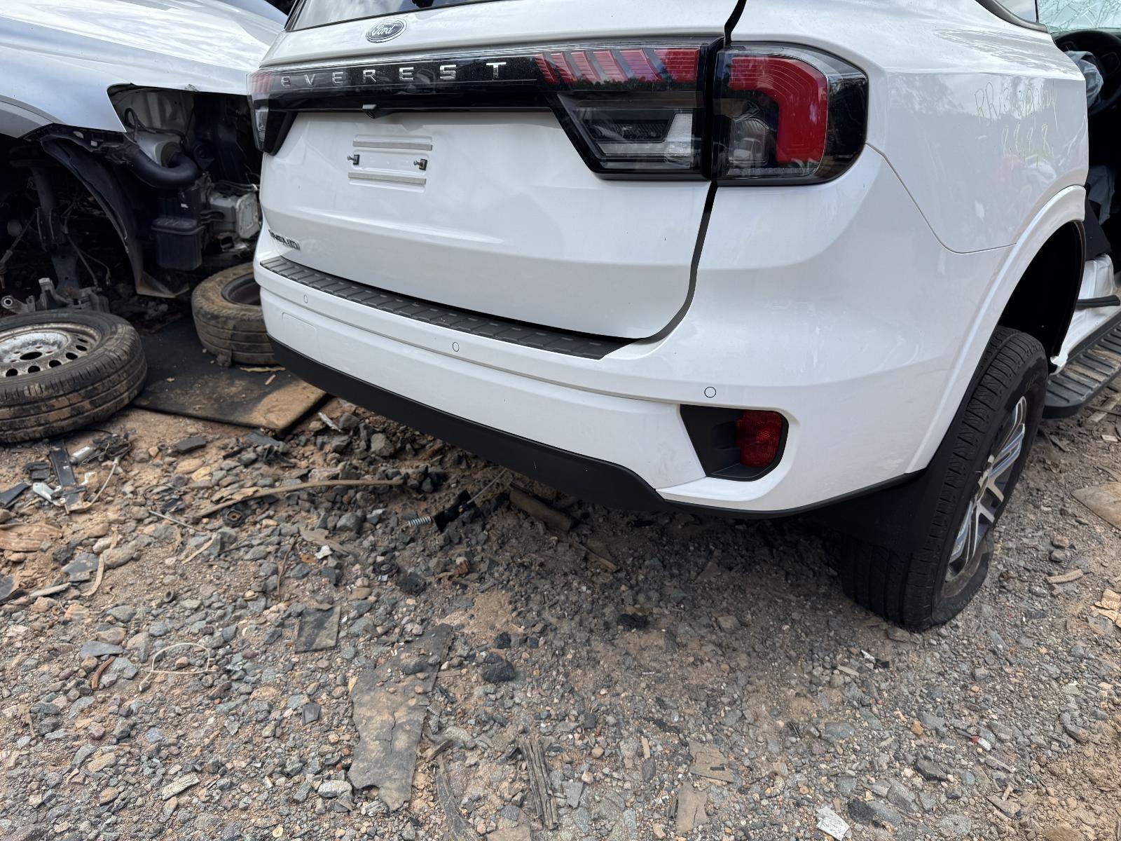 View FORD EVEREST 2024 5 Door Station Wagon Breaking