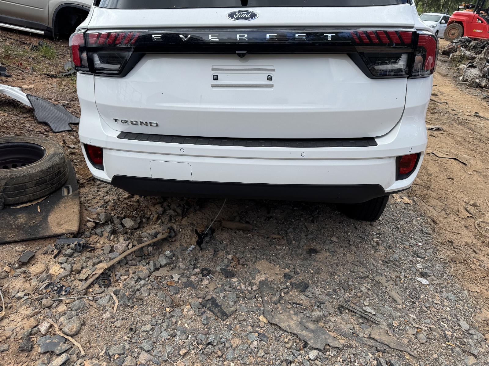 View FORD EVEREST 2024 5 Door Station Wagon Breaking