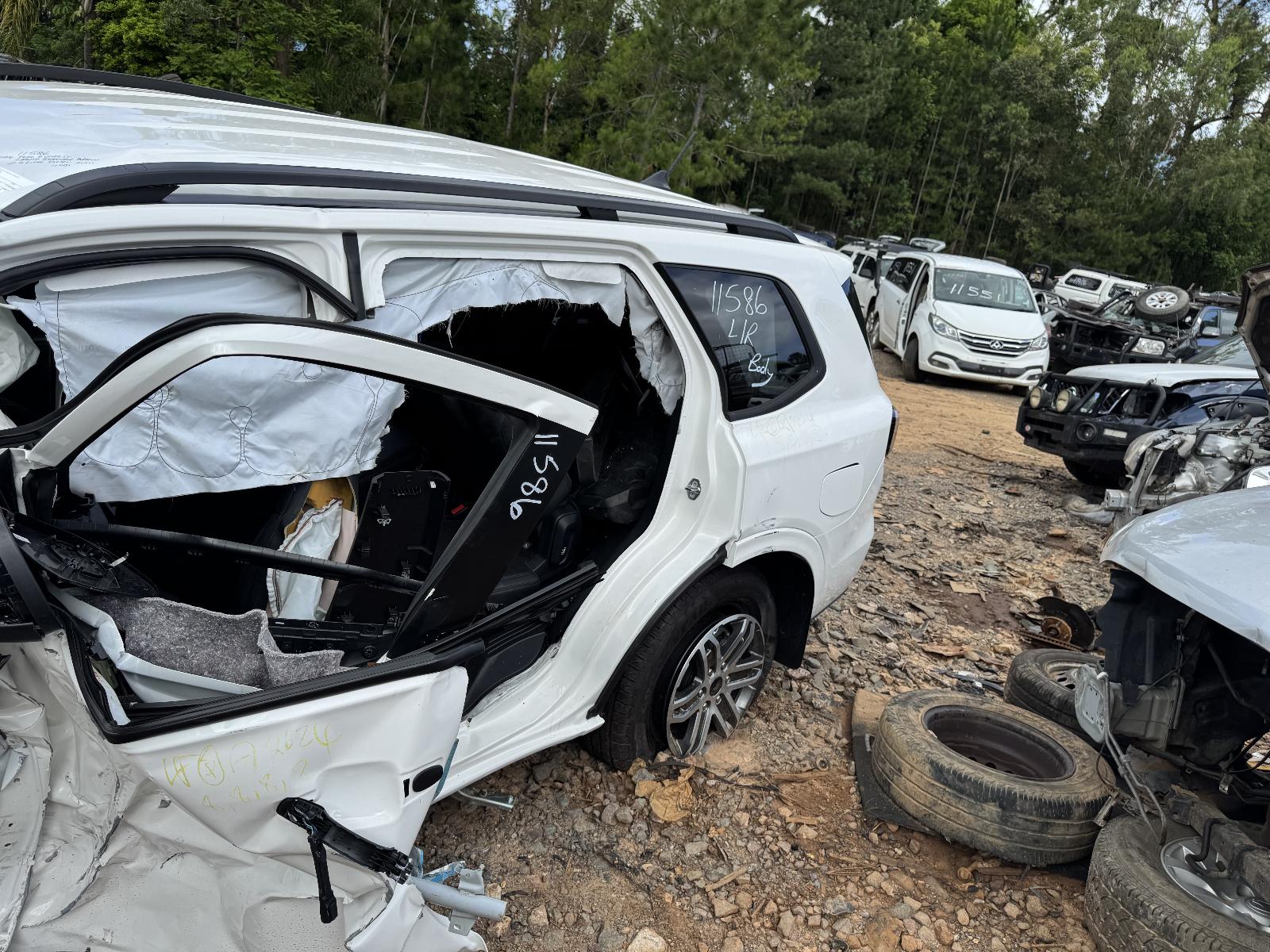 View FORD EVEREST 2024 5 Door Station Wagon Breaking