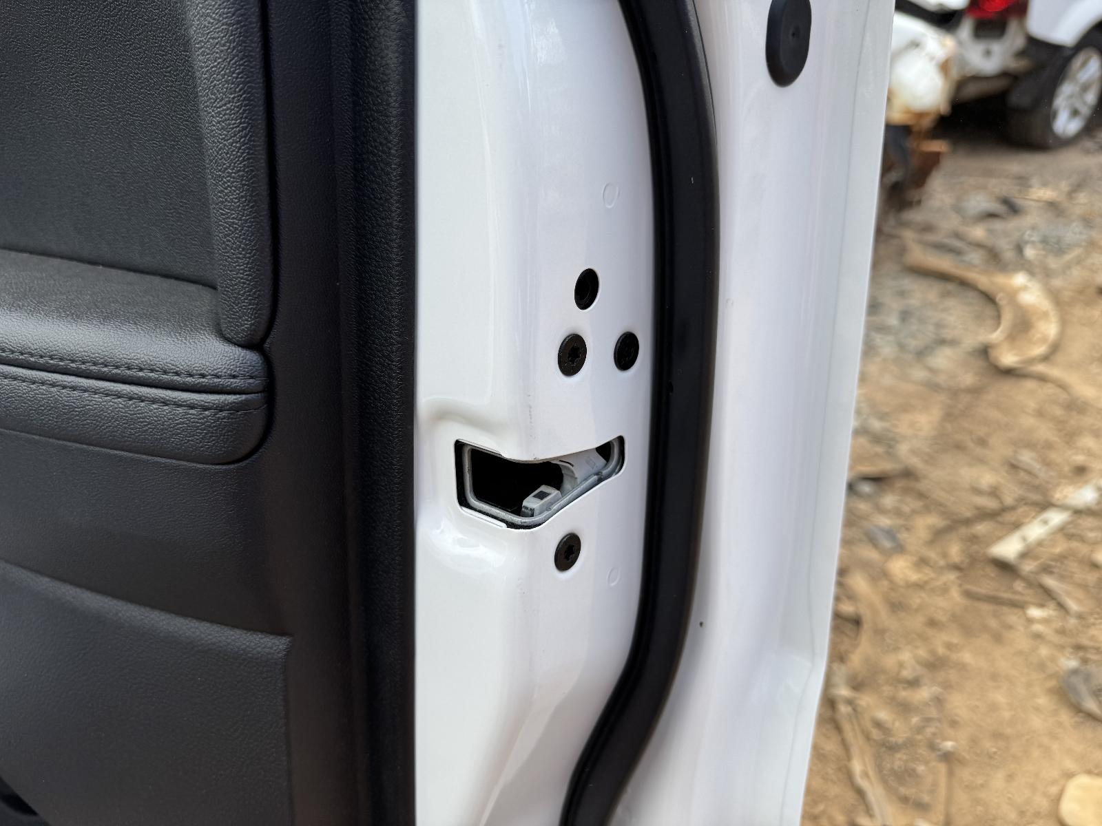 View FORD EVEREST 2024 5 Door Station Wagon Breaking