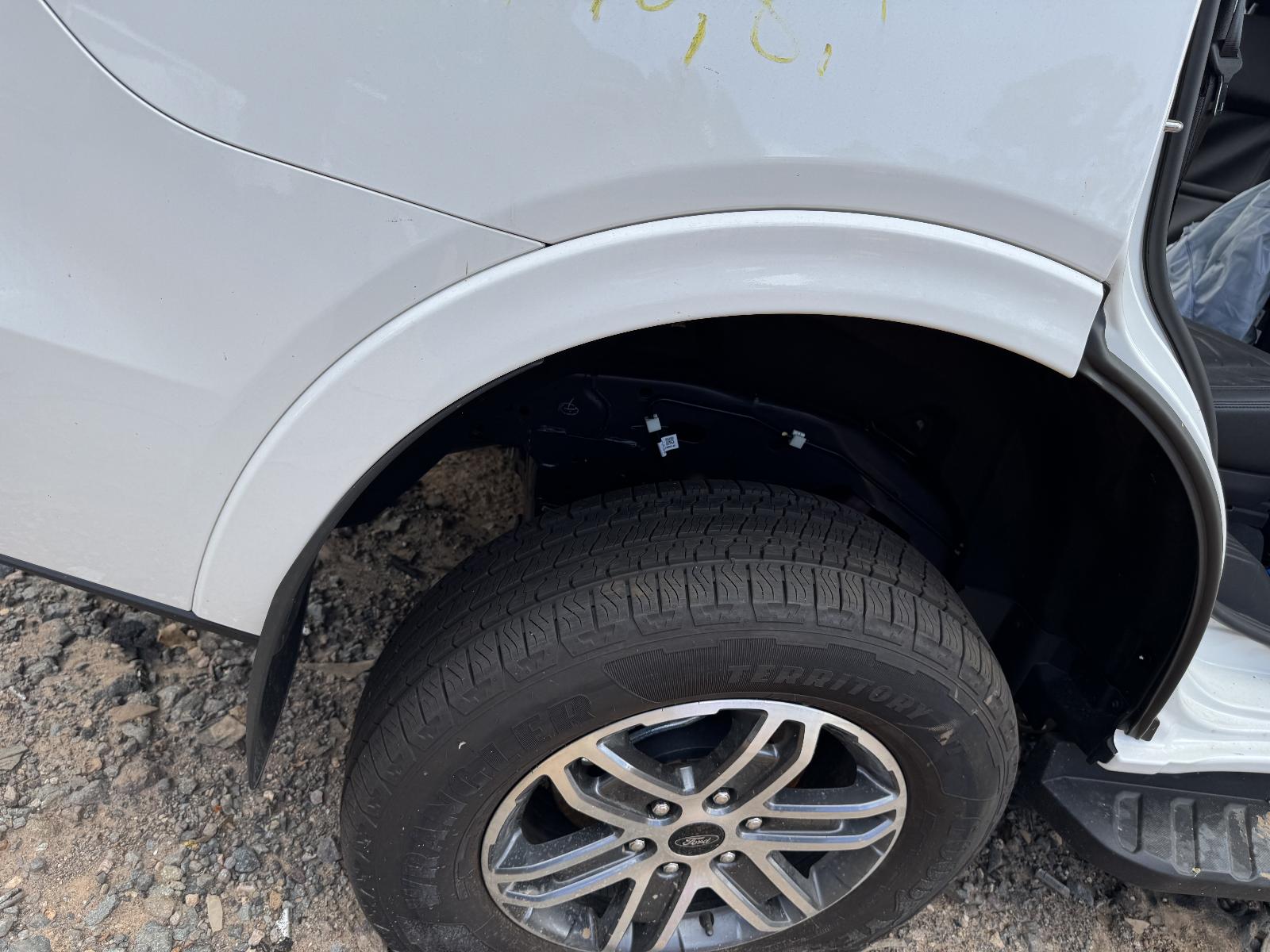 View FORD EVEREST 2024 5 Door Station Wagon Breaking