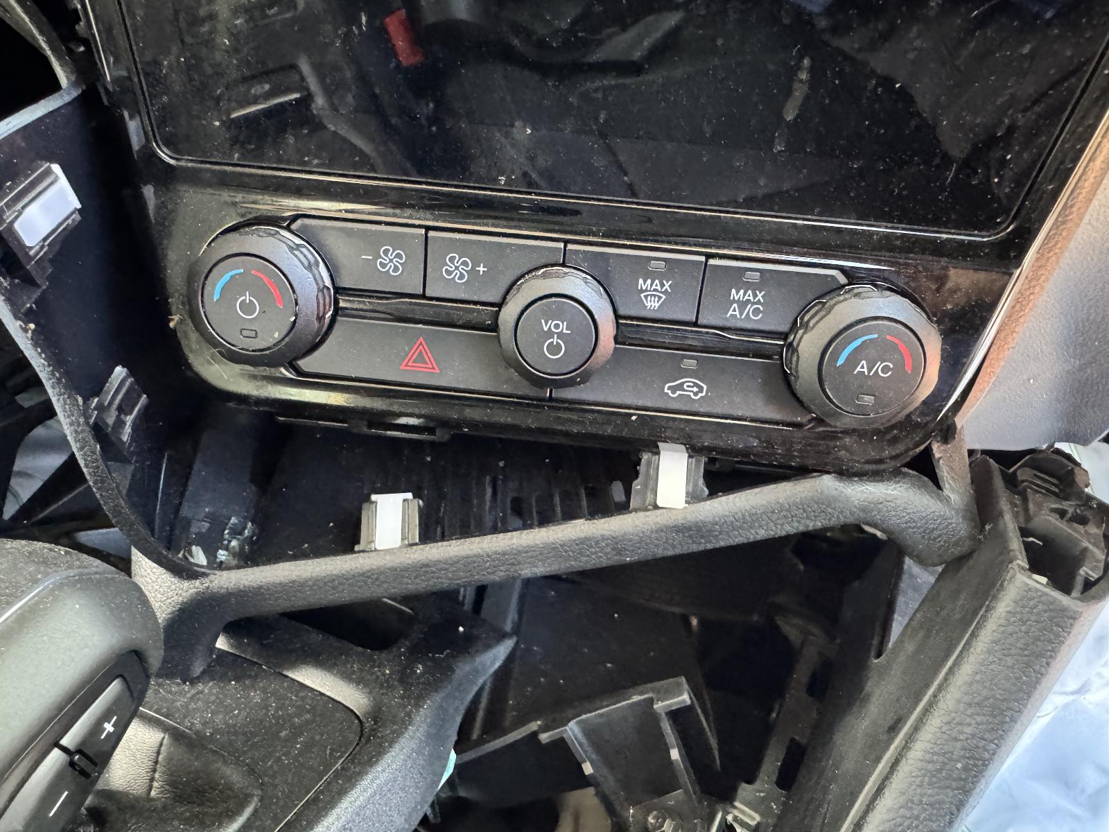 View FORD EVEREST 2024 5 Door Station Wagon Breaking