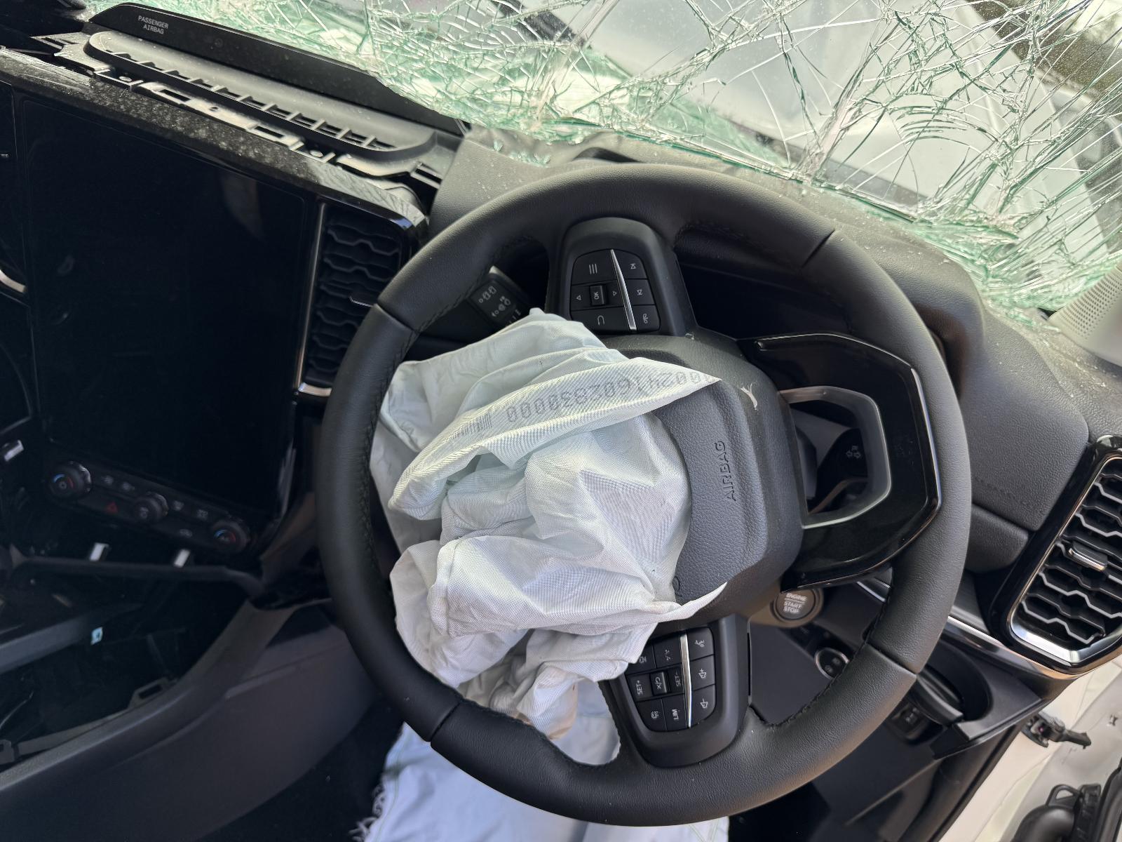 View FORD EVEREST 2024 5 Door Station Wagon Breaking